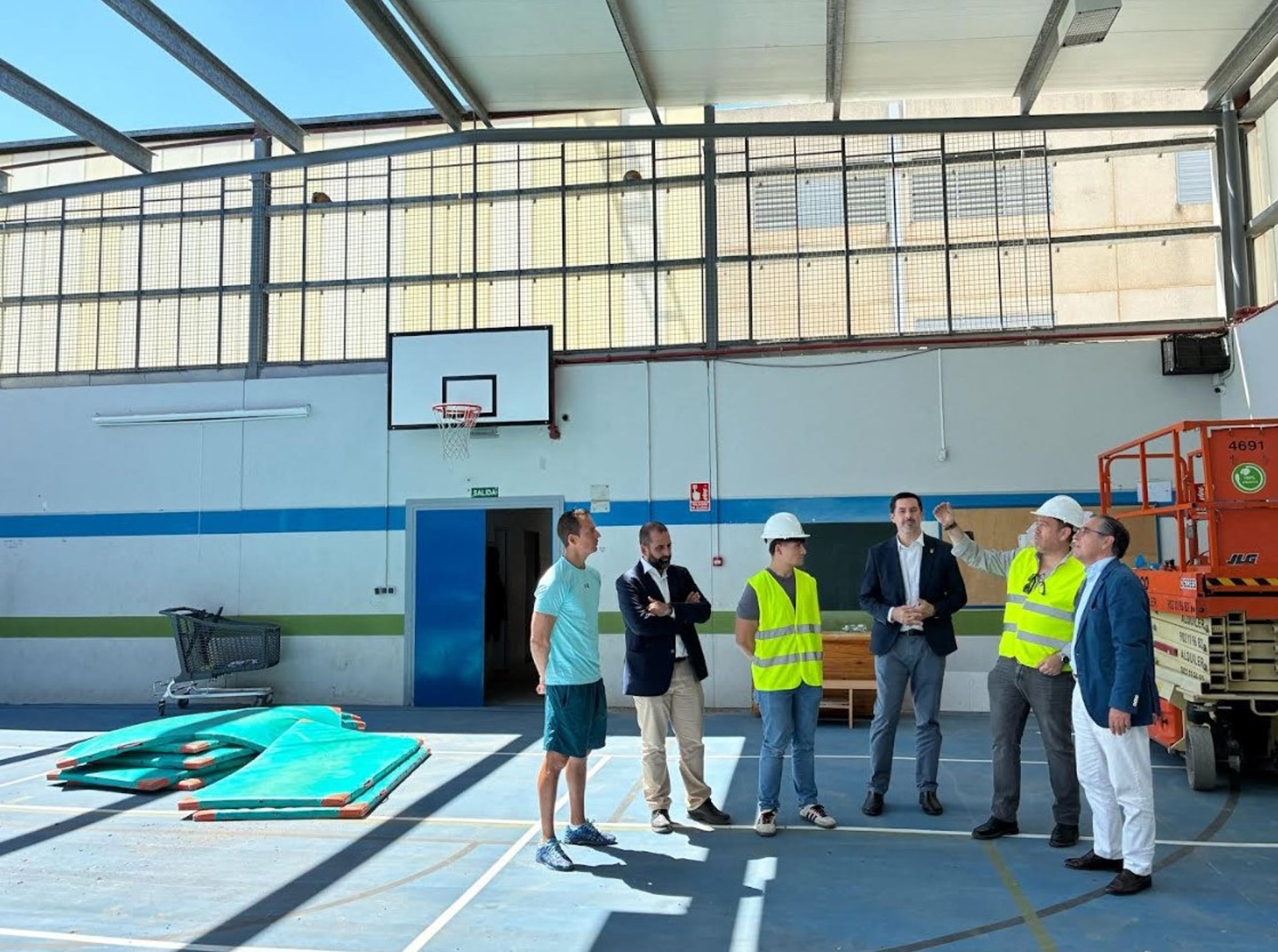Comienza la reparación de la cubierta del gimnasio en el IES La Cala de Mijas