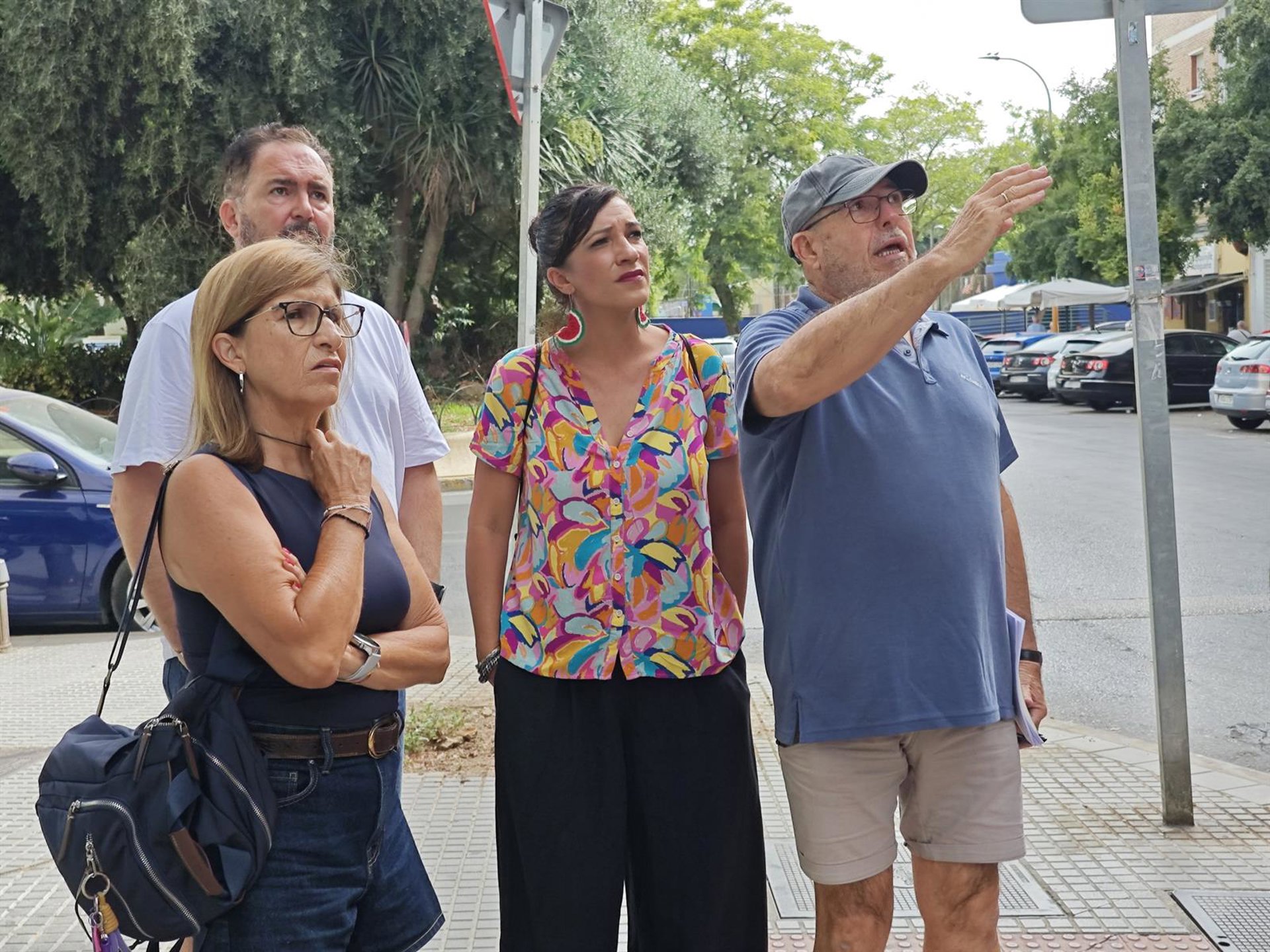 Con Málaga critica que el PP tenga los barrios "hechos una porquería" y exige mejoras en la limpieza