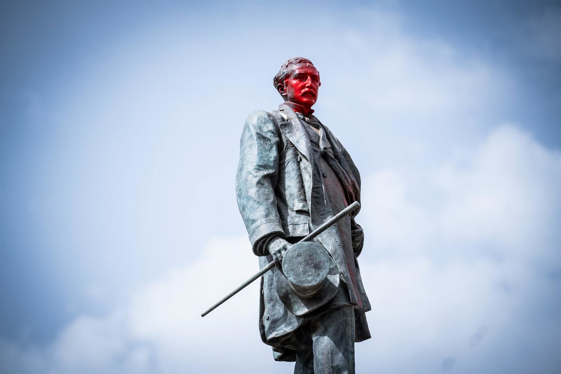 Detenido el presunto autor de las pintadas a la estatua de Marqués de Larios