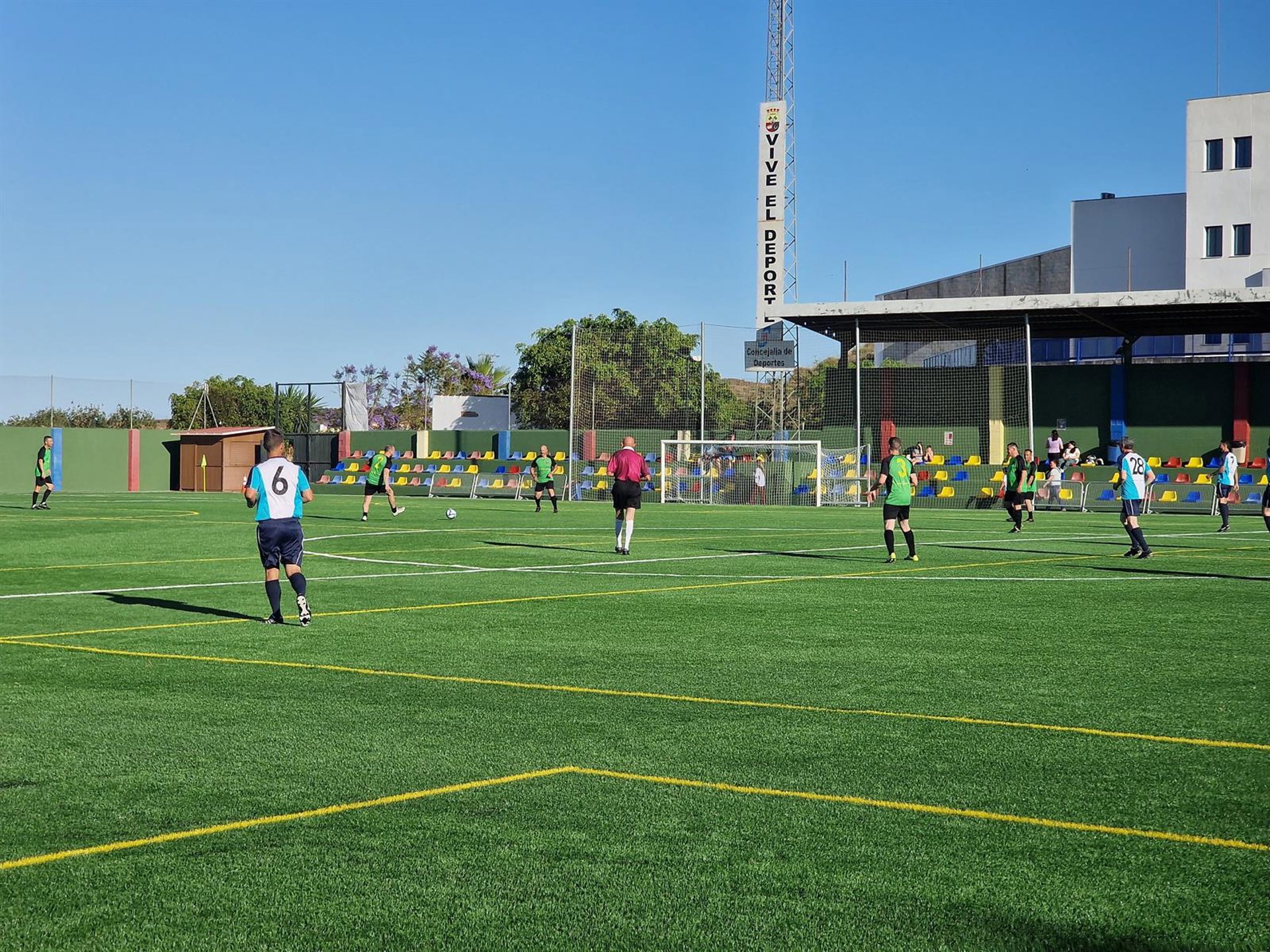 Diputación invierte más de 200.000 euros en el césped artificial del campo Adolfo Alba Ruiz de Benamocarra