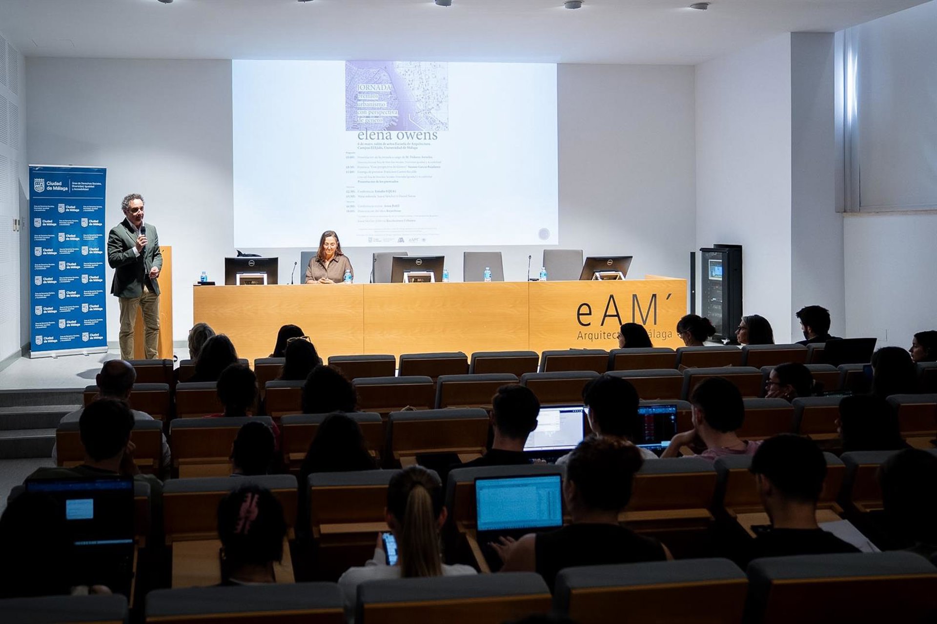 El Ayuntamiento concede los galardones del Primer Premio de Urbanismo con Perspectiva de Género 'Elena Owens'