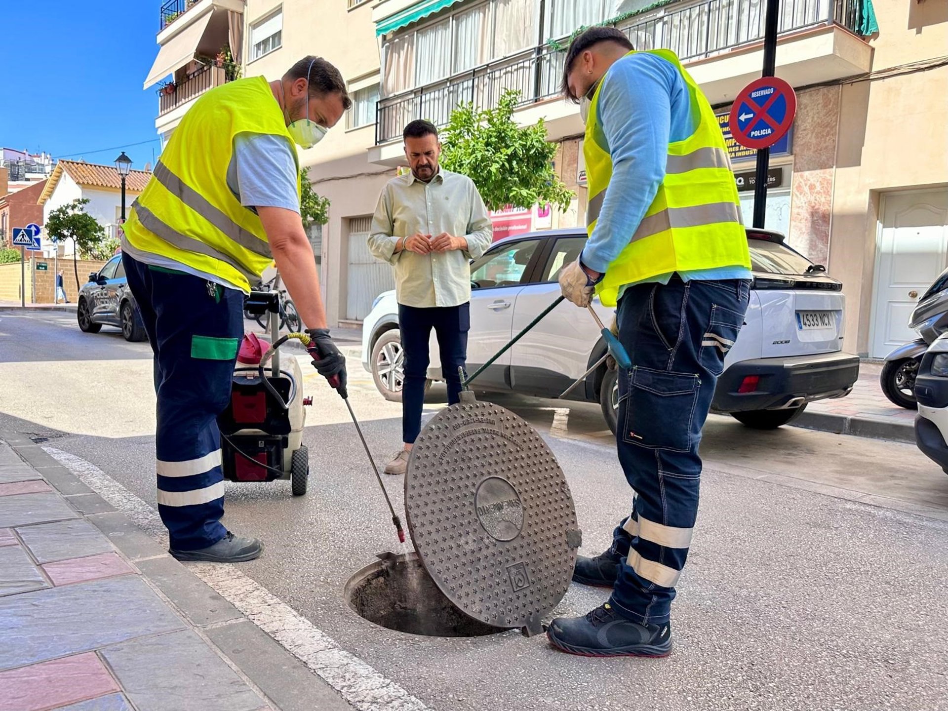 El Ayuntamiento de Fuengirola refuerza las labores de desinsectación ante el aumento de las temperaturas