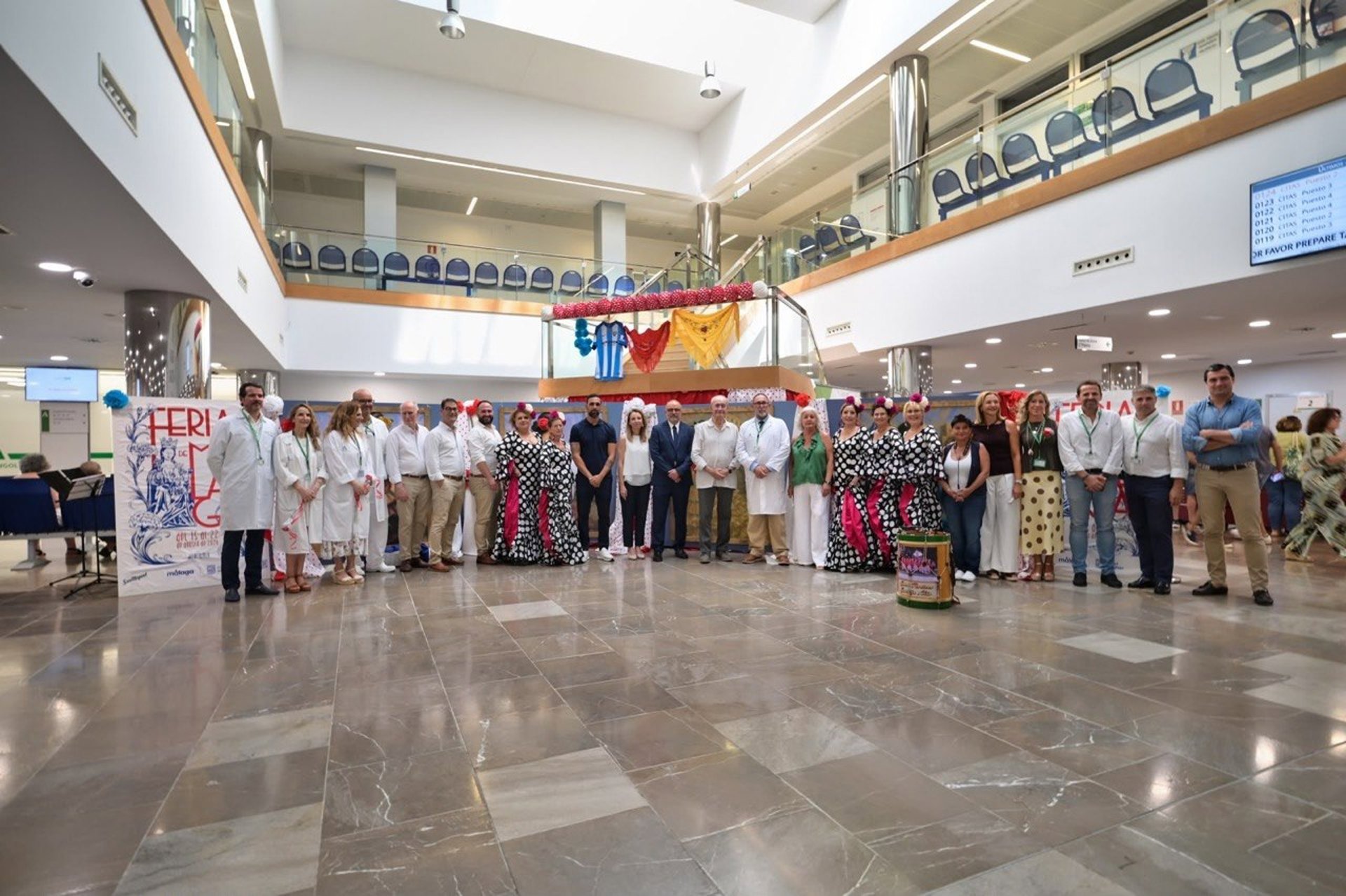 El Hospital Clínico de Málaga se viste de feria para pacientes y profesionales