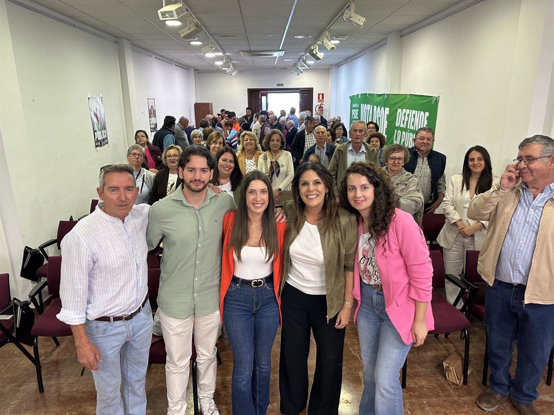 El PSOE llama "a llenar las urnas el 17 de mayo con sanidad pública"