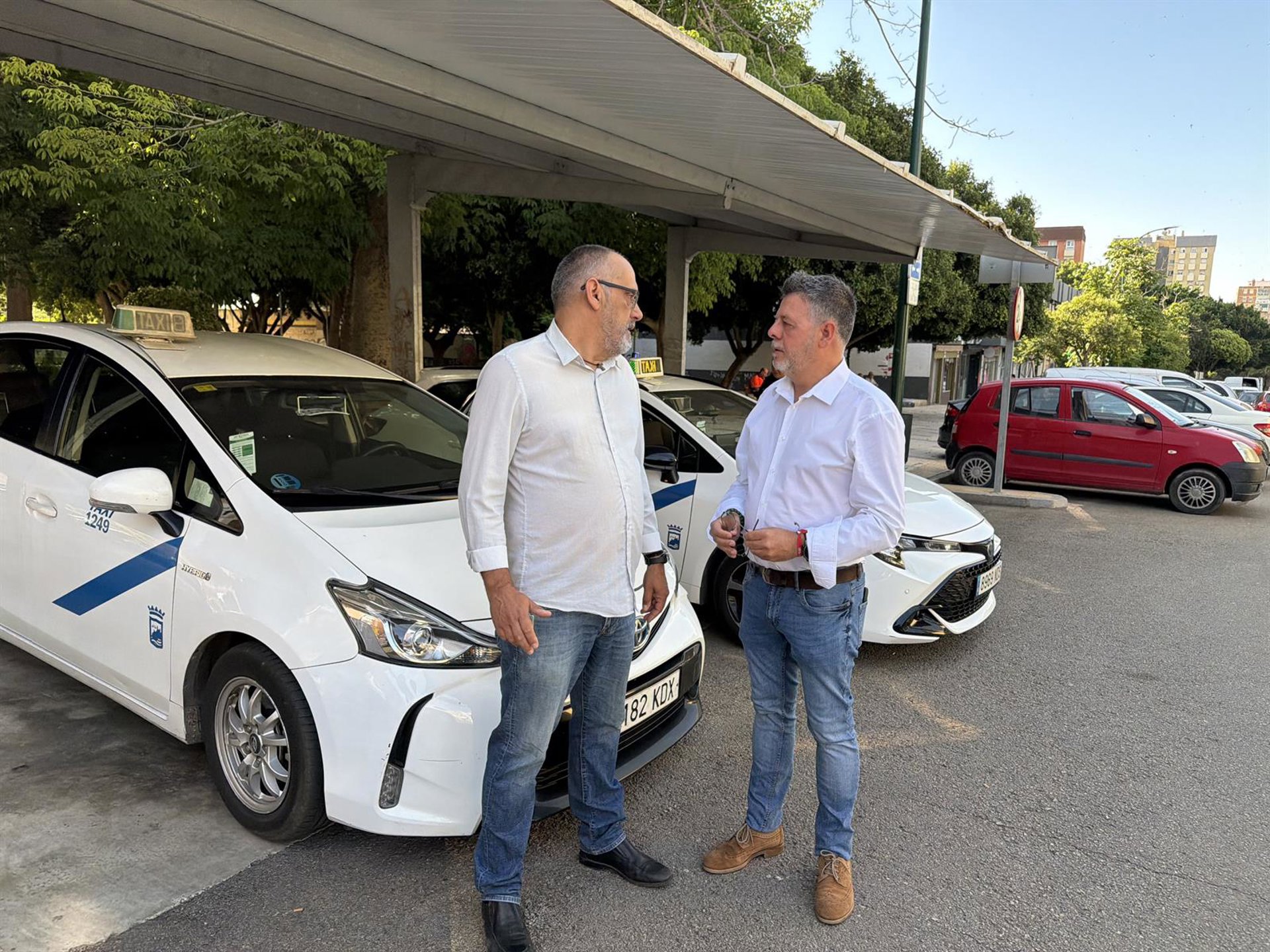 El PSOE pide puntos de recarga rápida municipales para vehículos eléctricos en las paradas de taxi