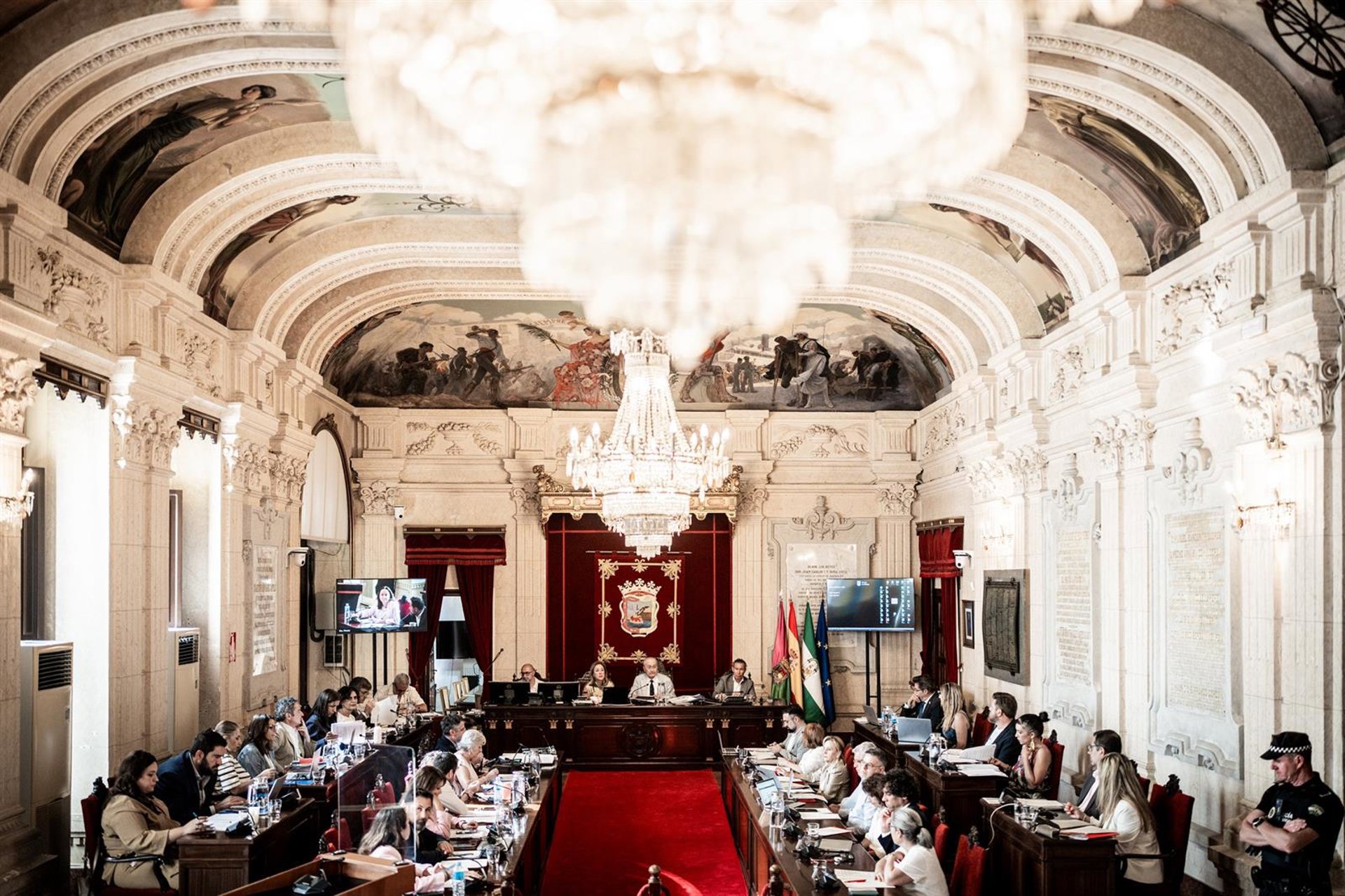 El Pleno de Málaga insta al Gobierno a presentar un calendario y presupuesto para el tren litoral