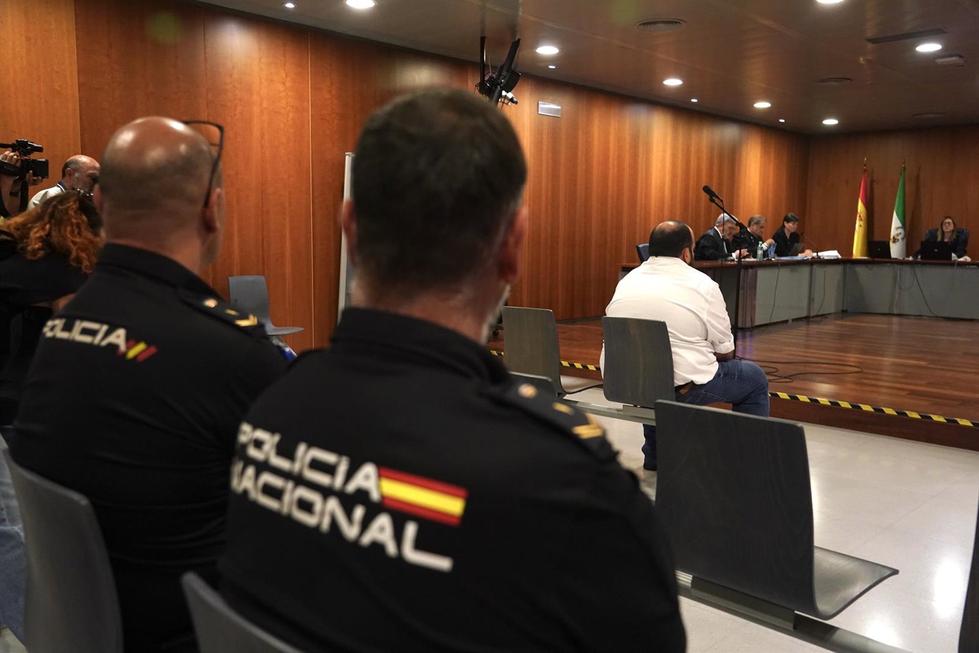 Exnovia del cura acusado de abusos dice que él guardaba imágenes de agresiones sexuales en carpetas