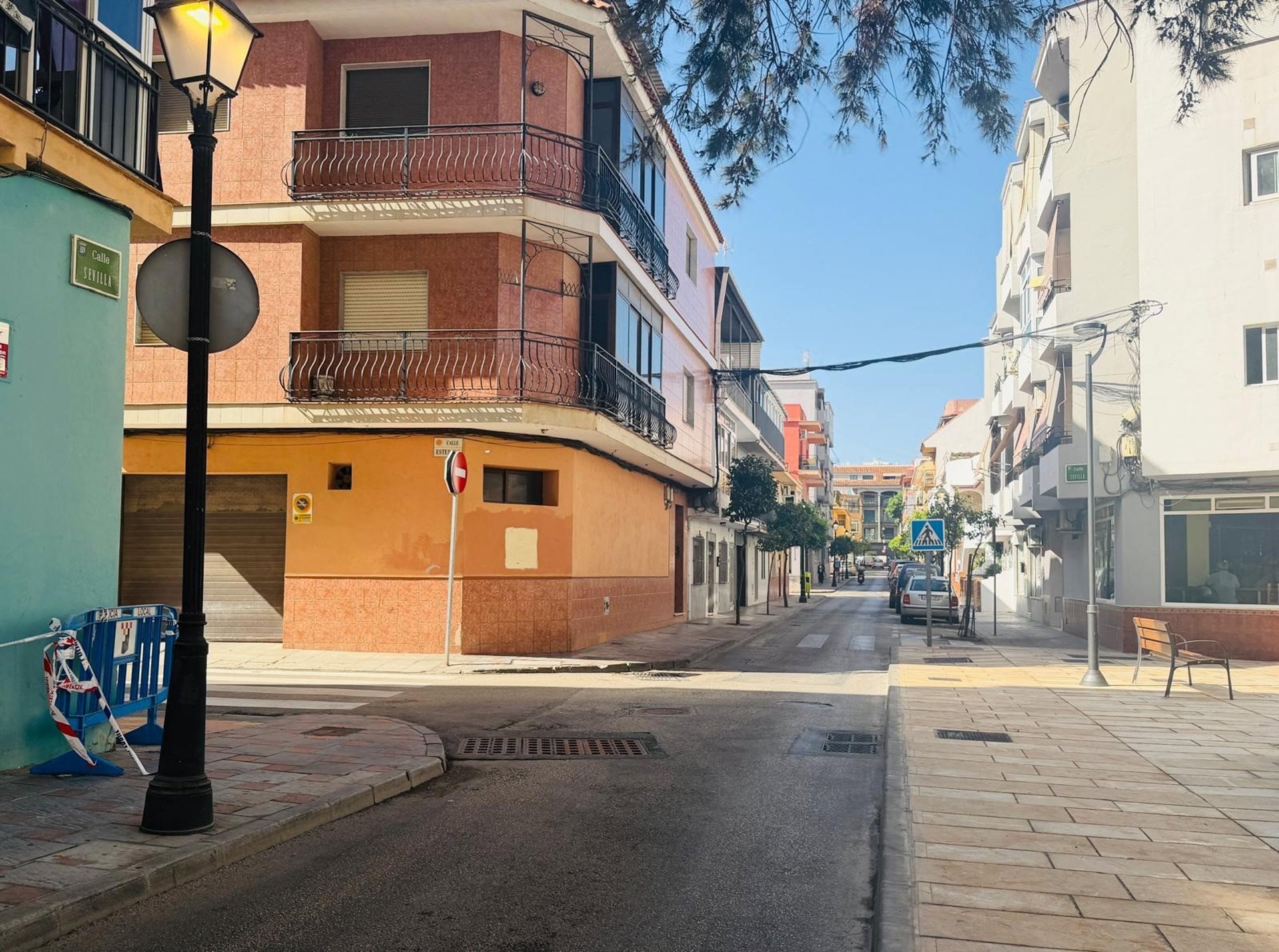 Fuengirola encara la recta final de las obras de remodelación integral de la calle Sevilla