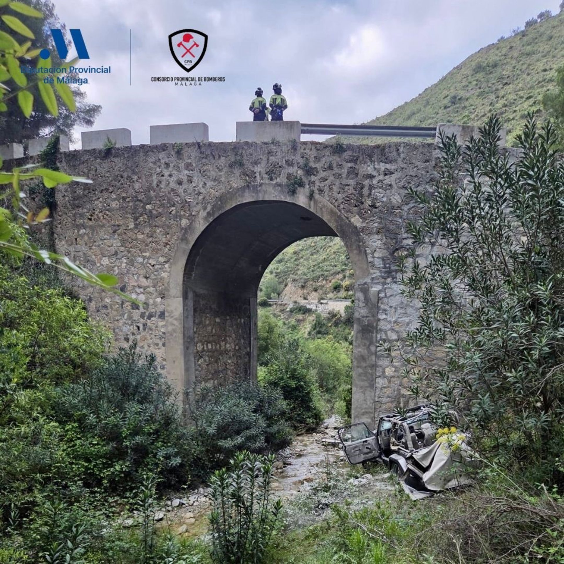 Herido un hombre tras salirse con su vehículo de la MA-4105 y caer al río desde más de diez metros