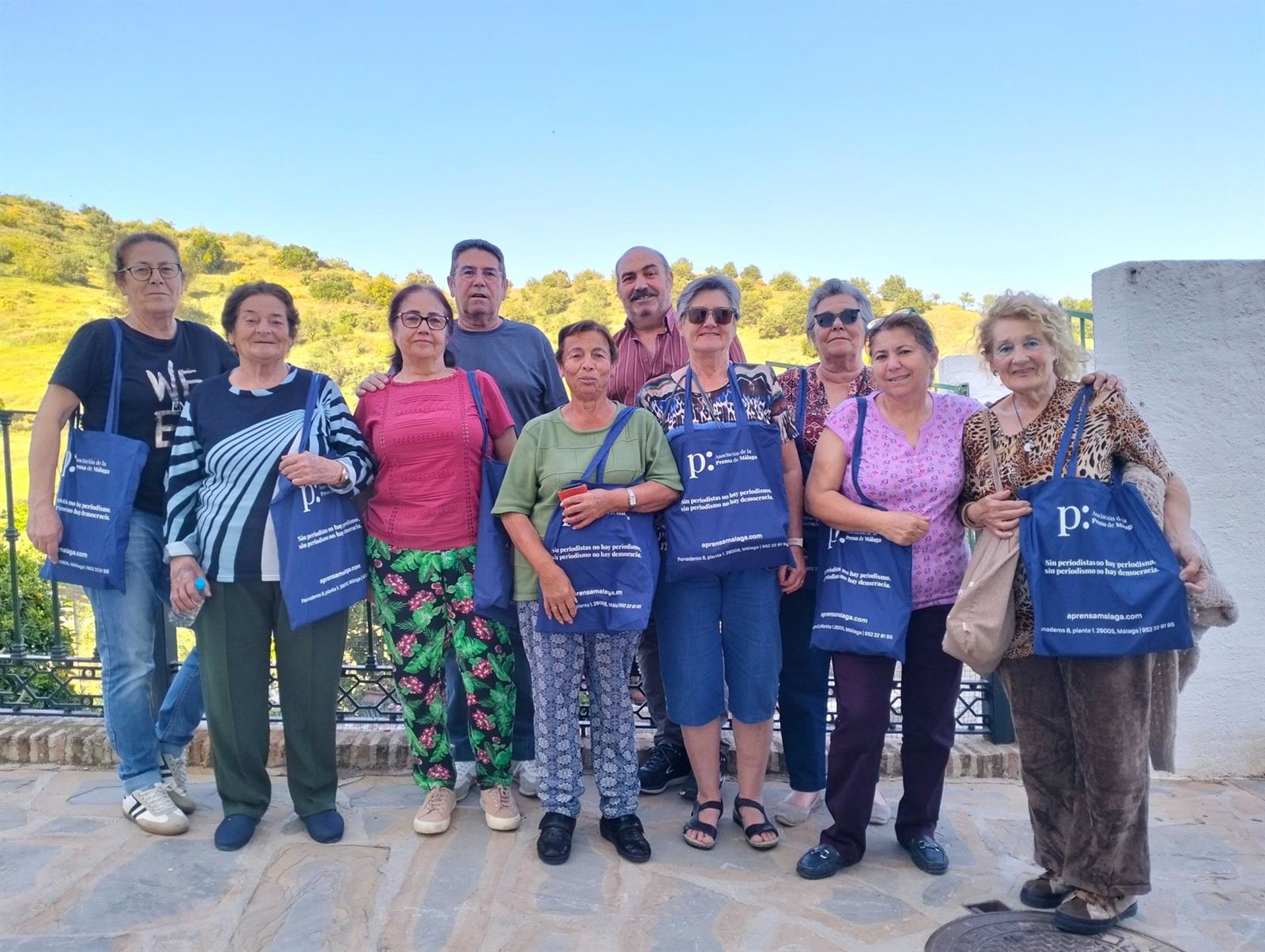 La Asociación de la Prensa de Málaga impulsa la alfabetización mediática de personas mayores en 26 municipios