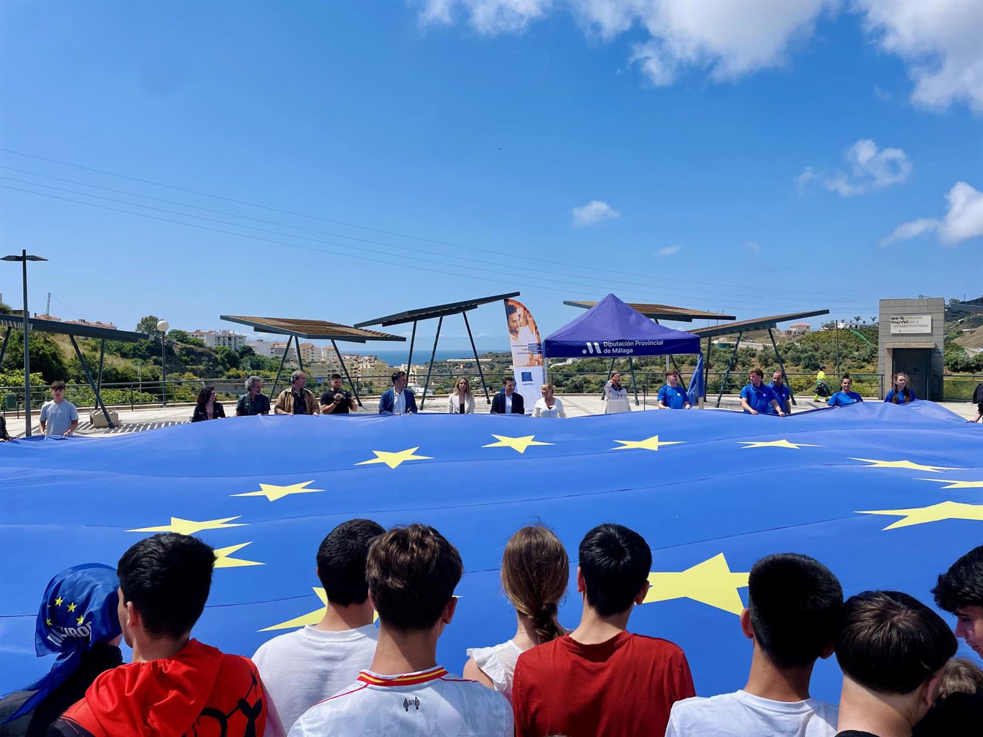 La Diputación celebra el Día de Europa con una yincana para más de un centenar de jóvenes en Torrox