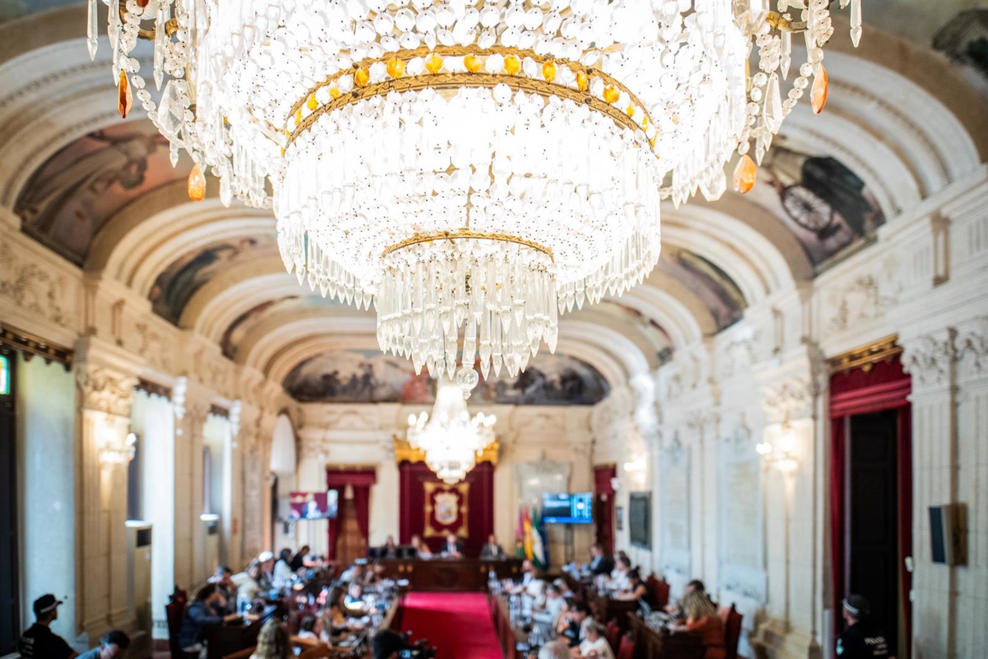 La mejora de la movilidad, vivienda y okupación centran el pleno del Ayuntamiento de Málaga
