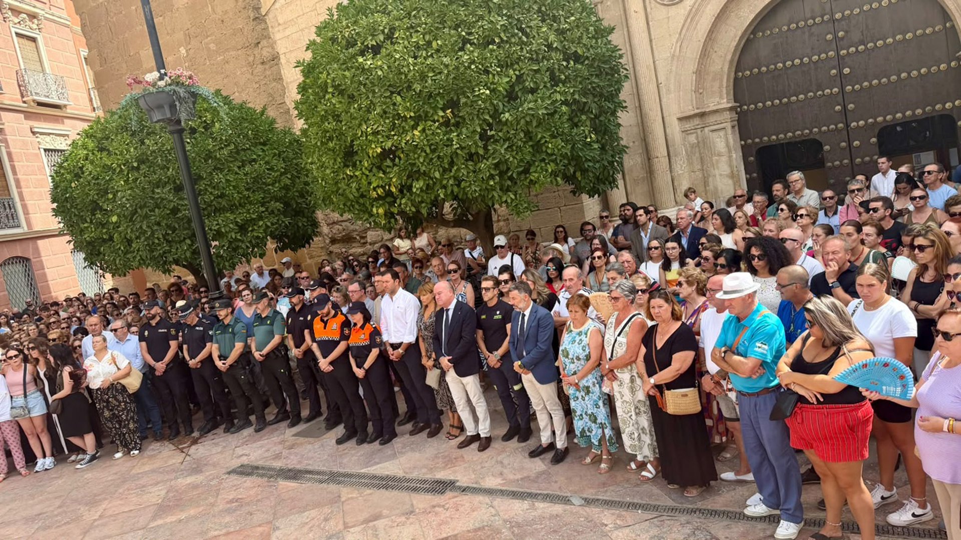 Málaga guarda minutos de silencio en memoria de la última víctima de la violencia machista de Antequera