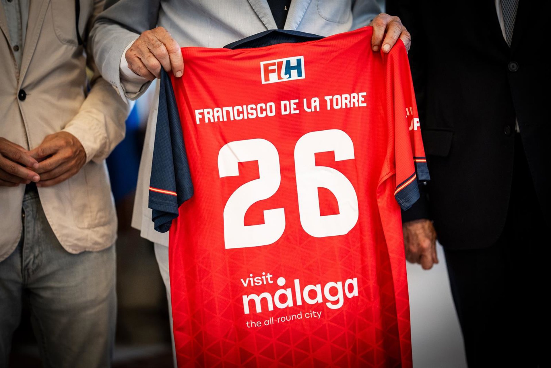 Málaga renueva acuerdo con Real Federación Española de Hockey y presenta camisetas para el Campeonato del Mundo