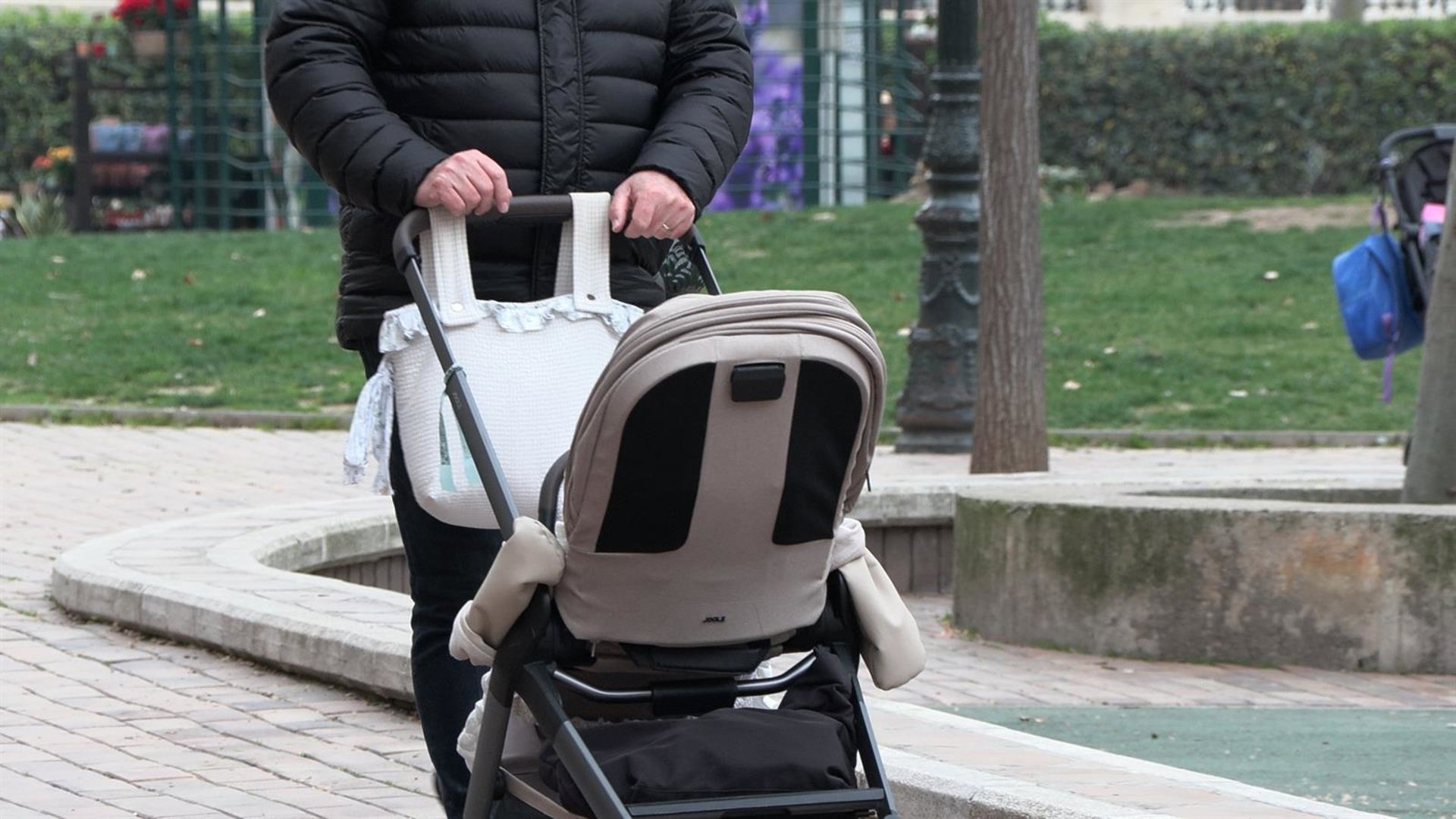 Más de 3.700 madres y padres malagueños disfrutan del permiso de nacimiento ampliado a 19 semanas