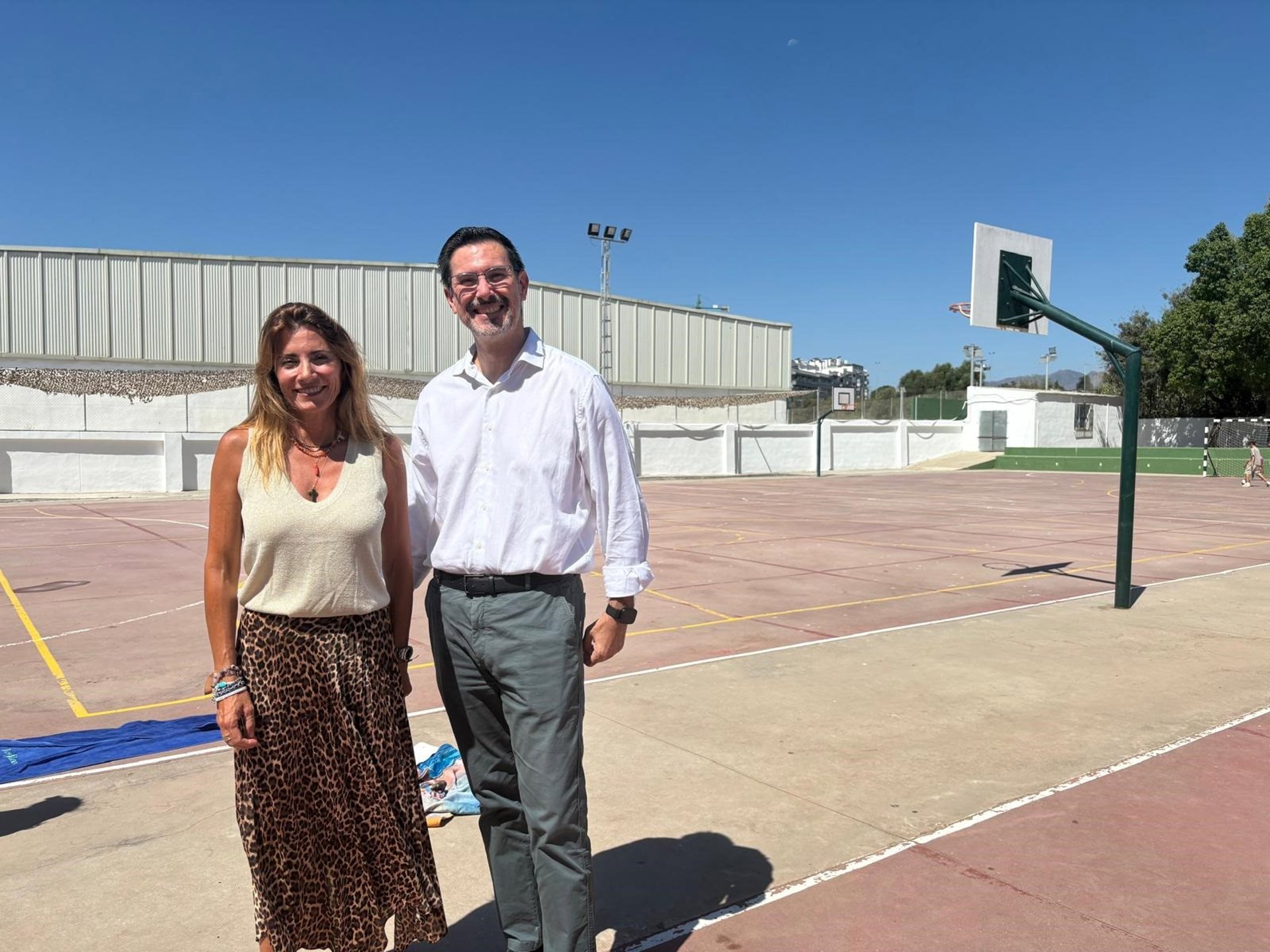 Mijas saca a licitación el proyecto de instalación de cubiertas para dar sombra en los colegios públicos