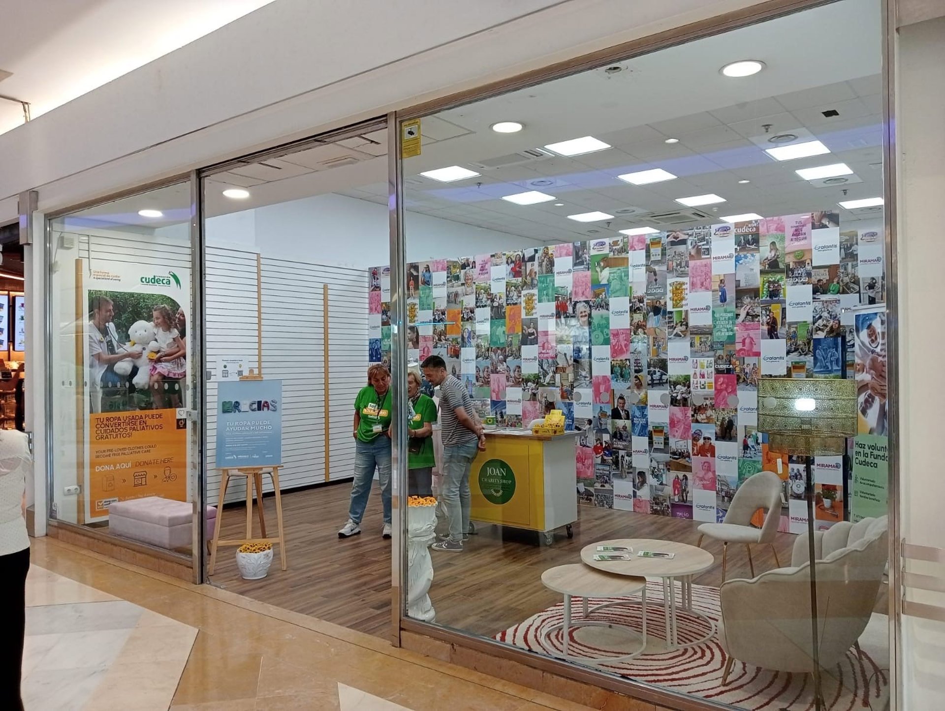 Miramar, en Fuengirola, habilita un punto de recogida de ropa en beneficio de la Fundación Cudeca