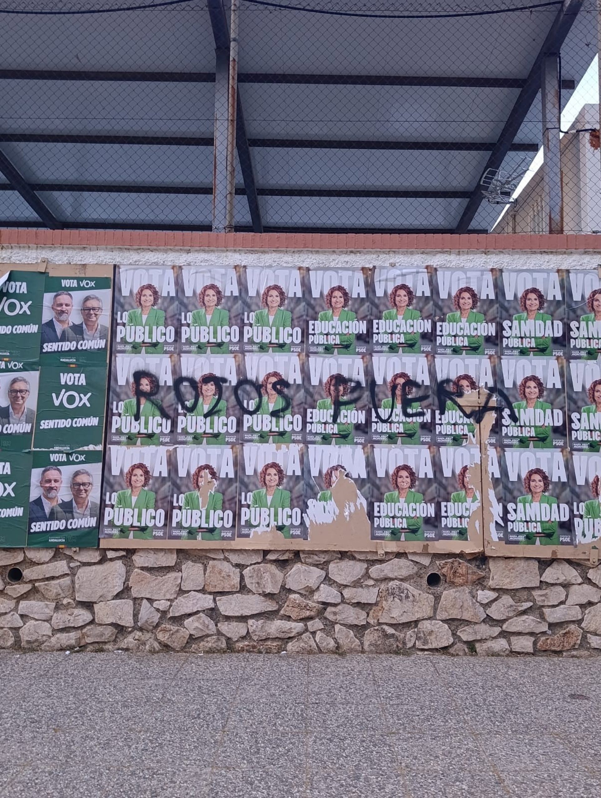PSOE denuncia ante la Policía Nacional la vandalización de su cartelería electoral en Antequera