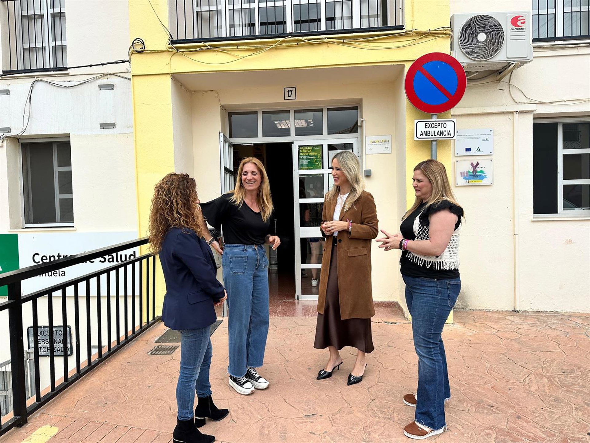 PSOE se compromete a dotar al centro de salud de La Viñuela con un segundo equipo médico