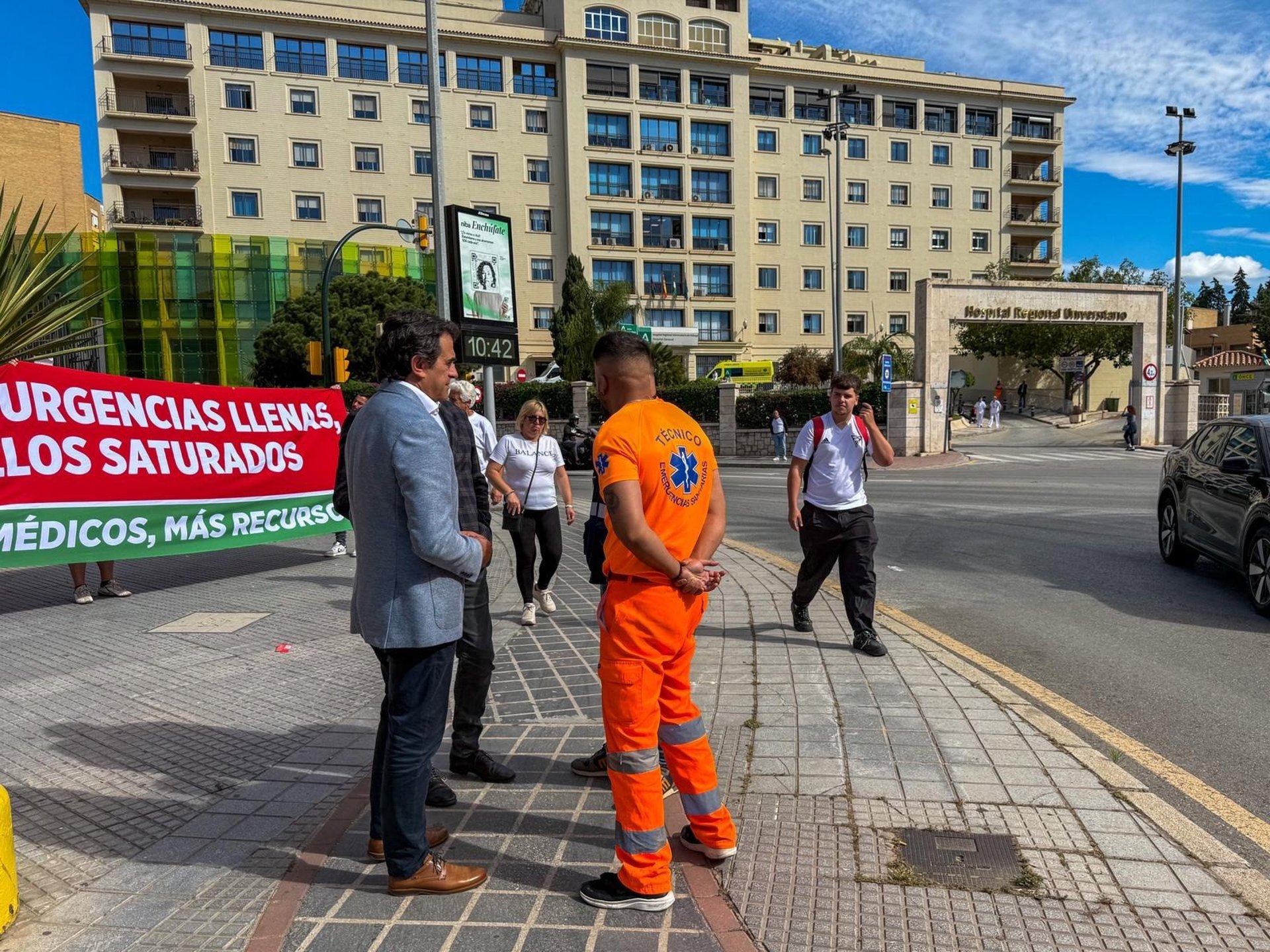Sevilla (Vox) asegura que Montero "hundió la sanidad pública" y Moreno "la ha rematado"