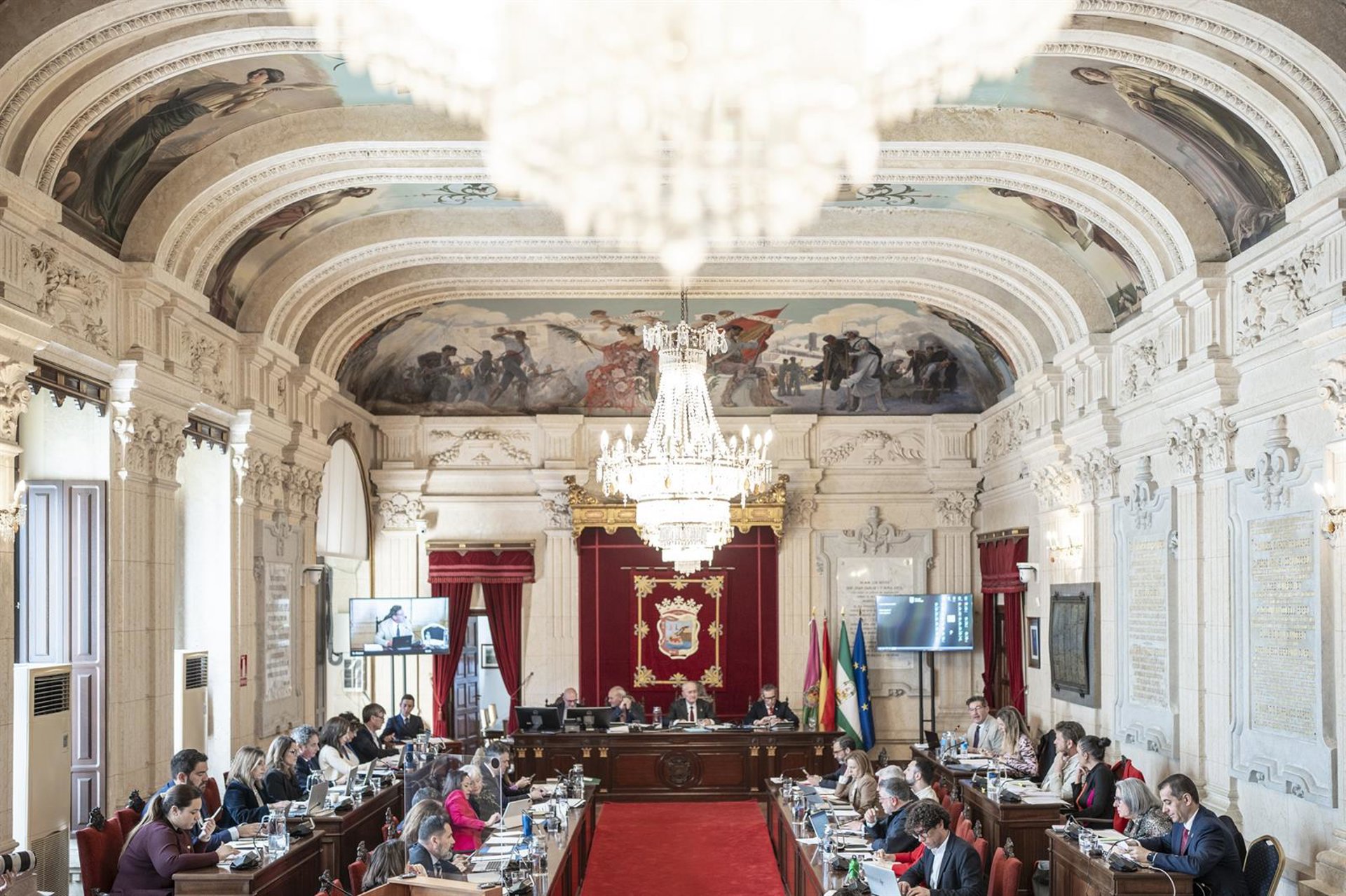 Tasa turística, vivienda y un estudio sobre el sinhogarismo, a debate en el pleno del Ayuntamiento de Málaga