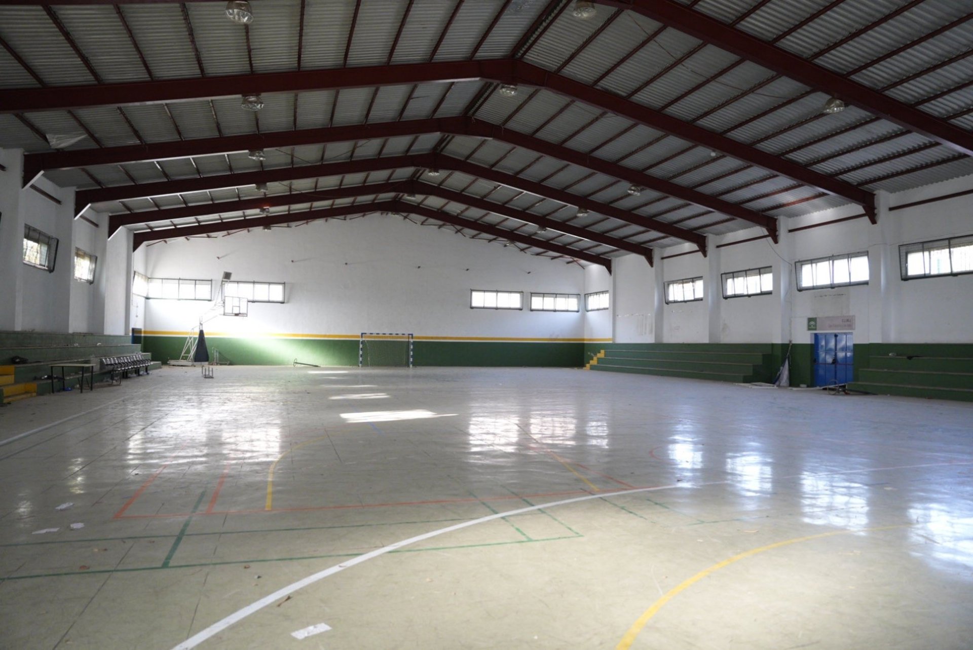 Torremolinos encarga un suelo para el pabellón del San Francisco para prácticar patinaje y baloncesto