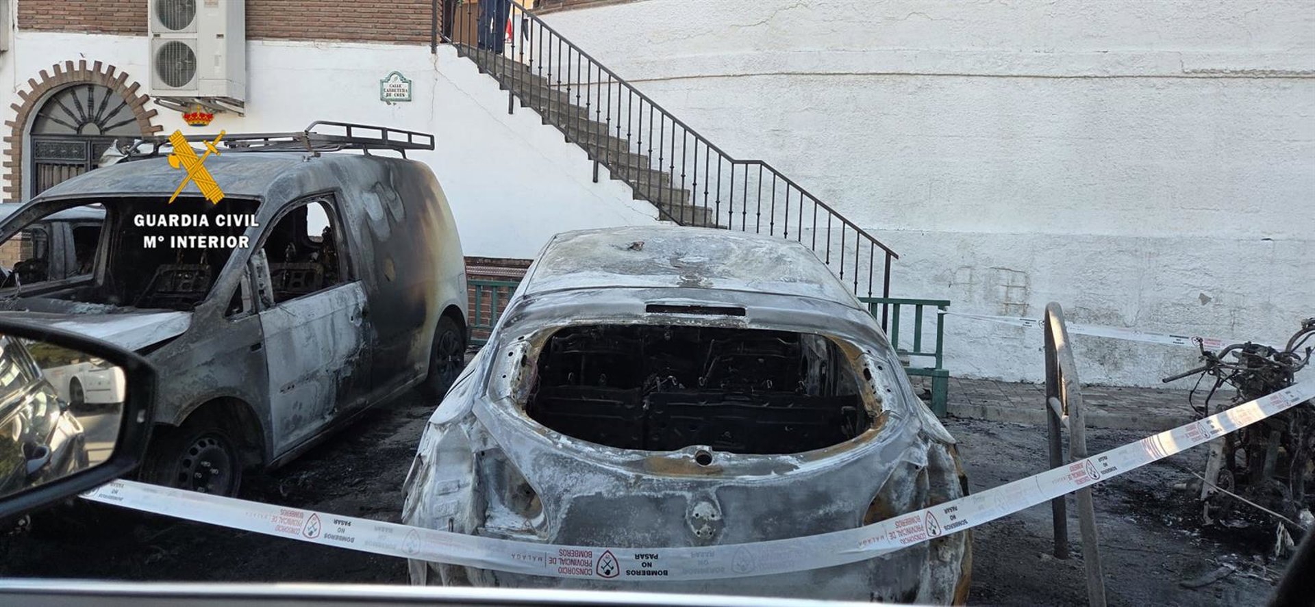 Un detenido por el incendio que calcinó varios vehículos en Cártama