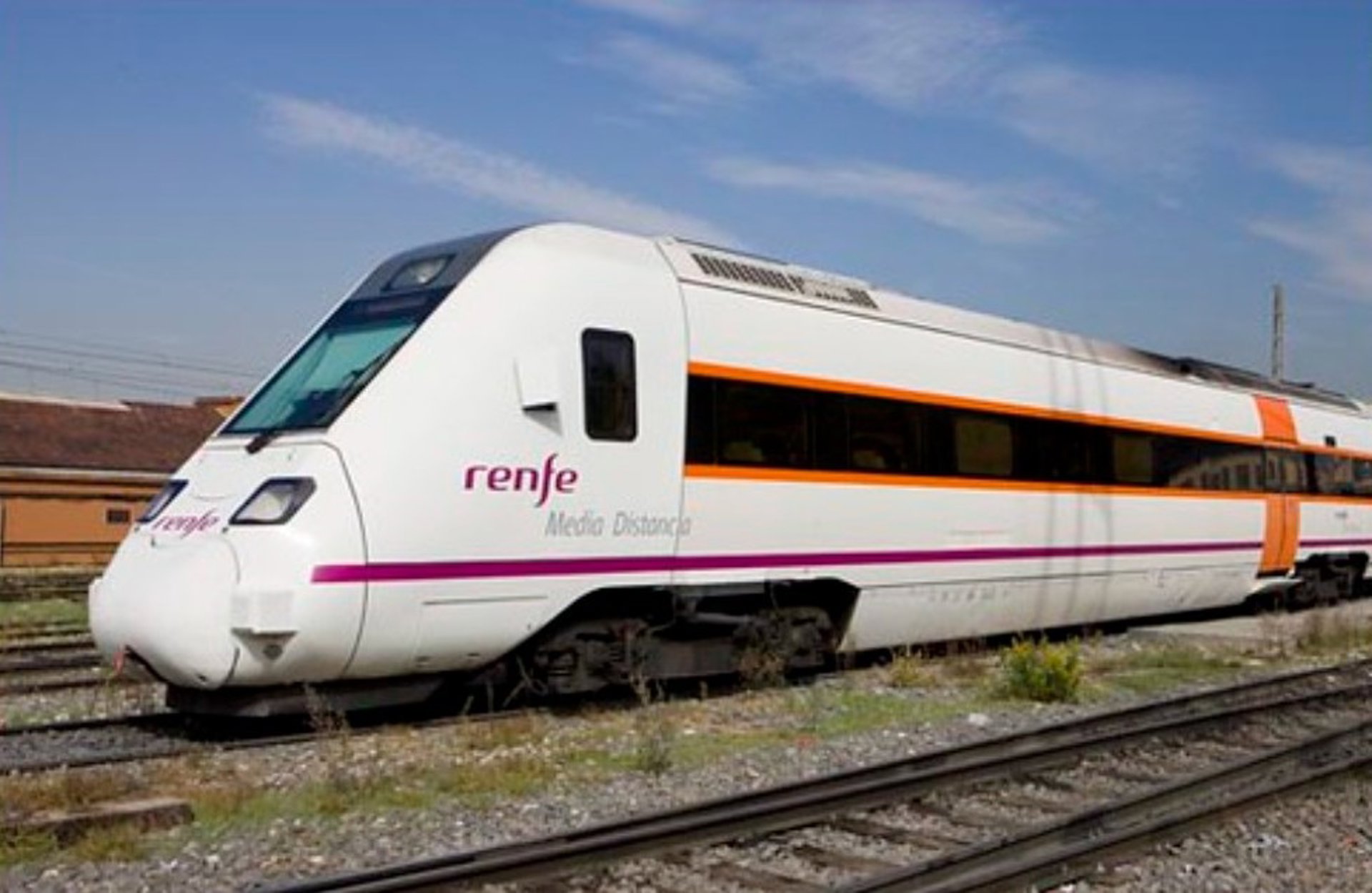 Un tren de media distancia entre Málaga y Sevilla se avería en un túnel