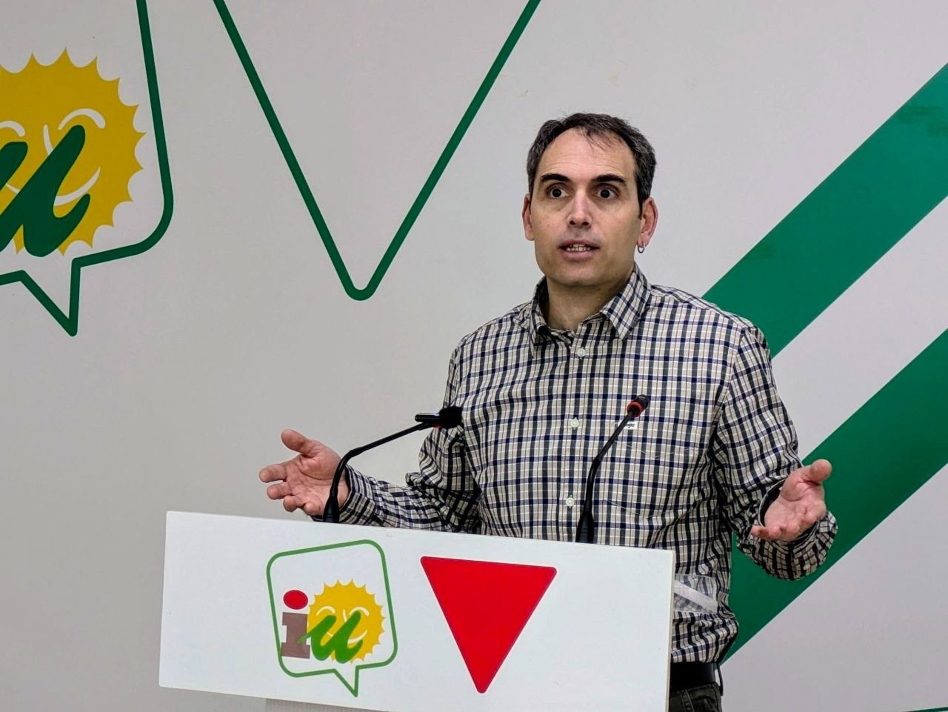 Valero critica que los pueblos de Antequera "se quedan sin agua" mientras "la Junta desvía el canon"