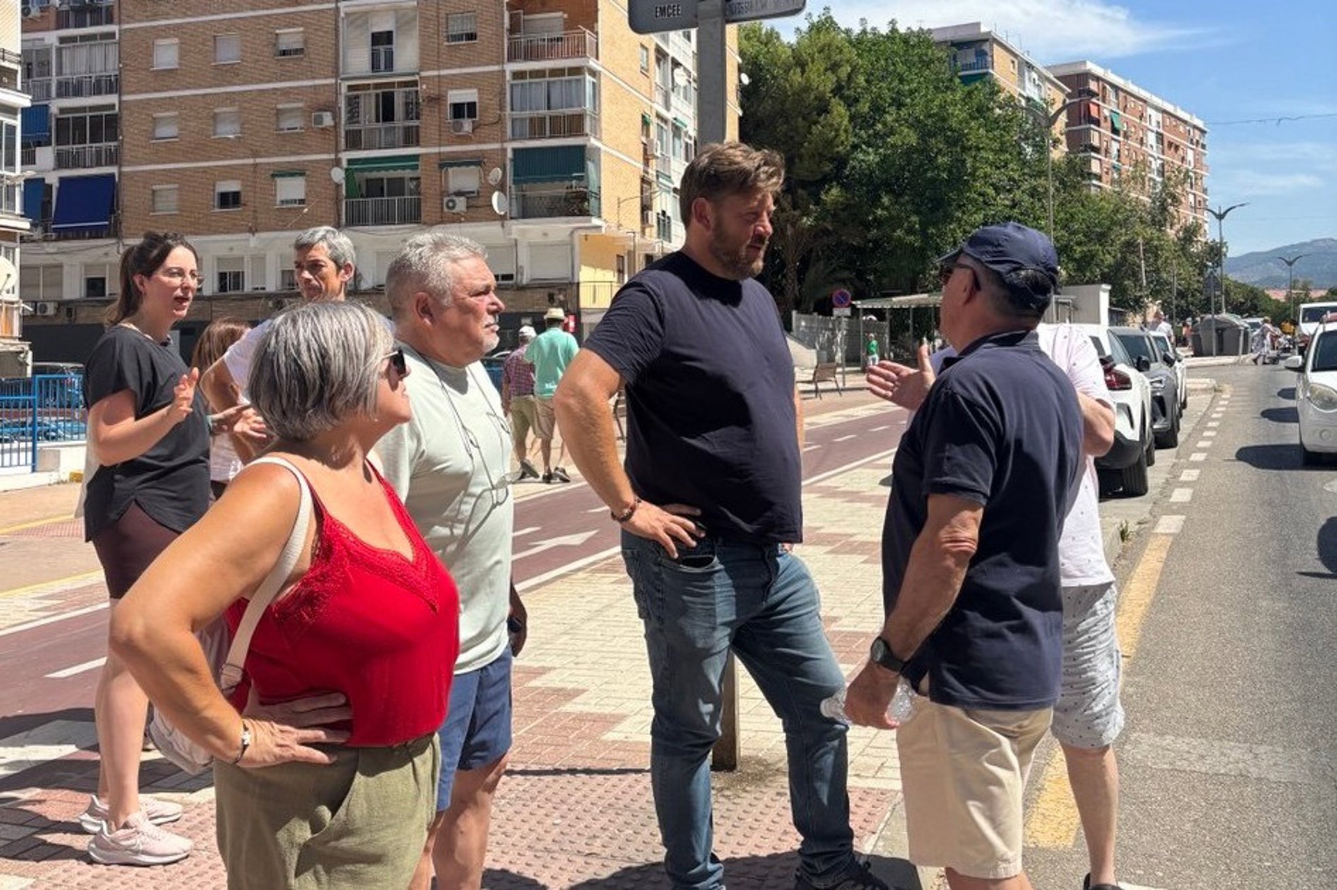 Con Málaga pide la apertura por las tardes del centro de mayores de Miraflores