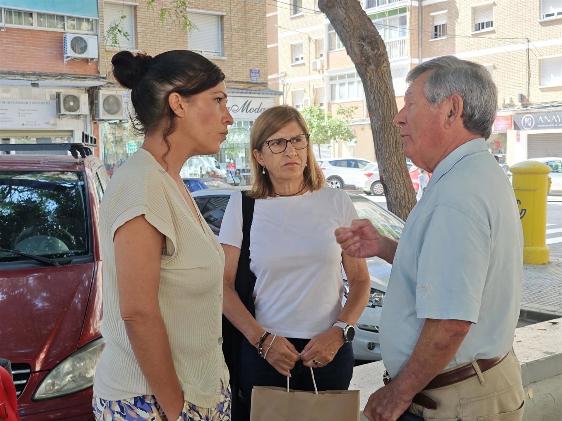 Con Málaga pide un plan de choque para acabar con "la presencia de ratas y cucarachas" en varios barrios