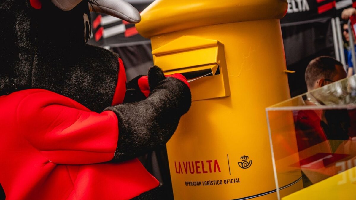 Correos despliega en la provincia toda la infraestructura de La Vuelta 26