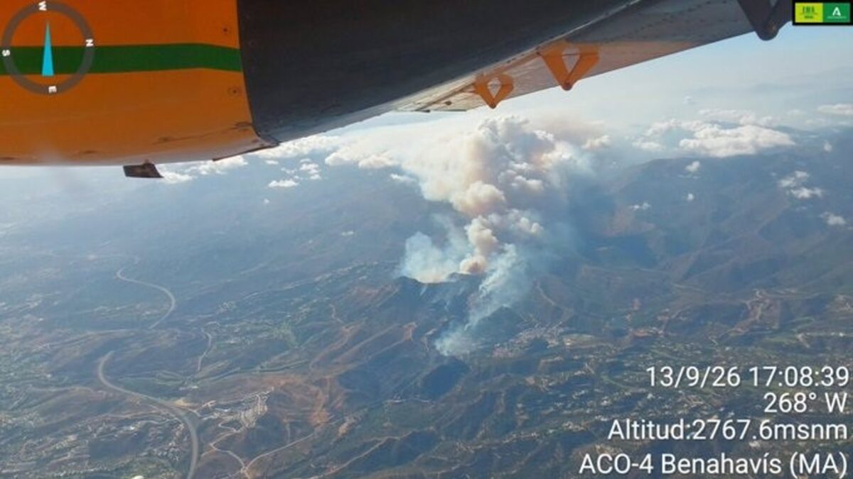 Desalojo preventivo de la urbanización Montemayor Alto por el incendio de Benahavís, que deja un herido