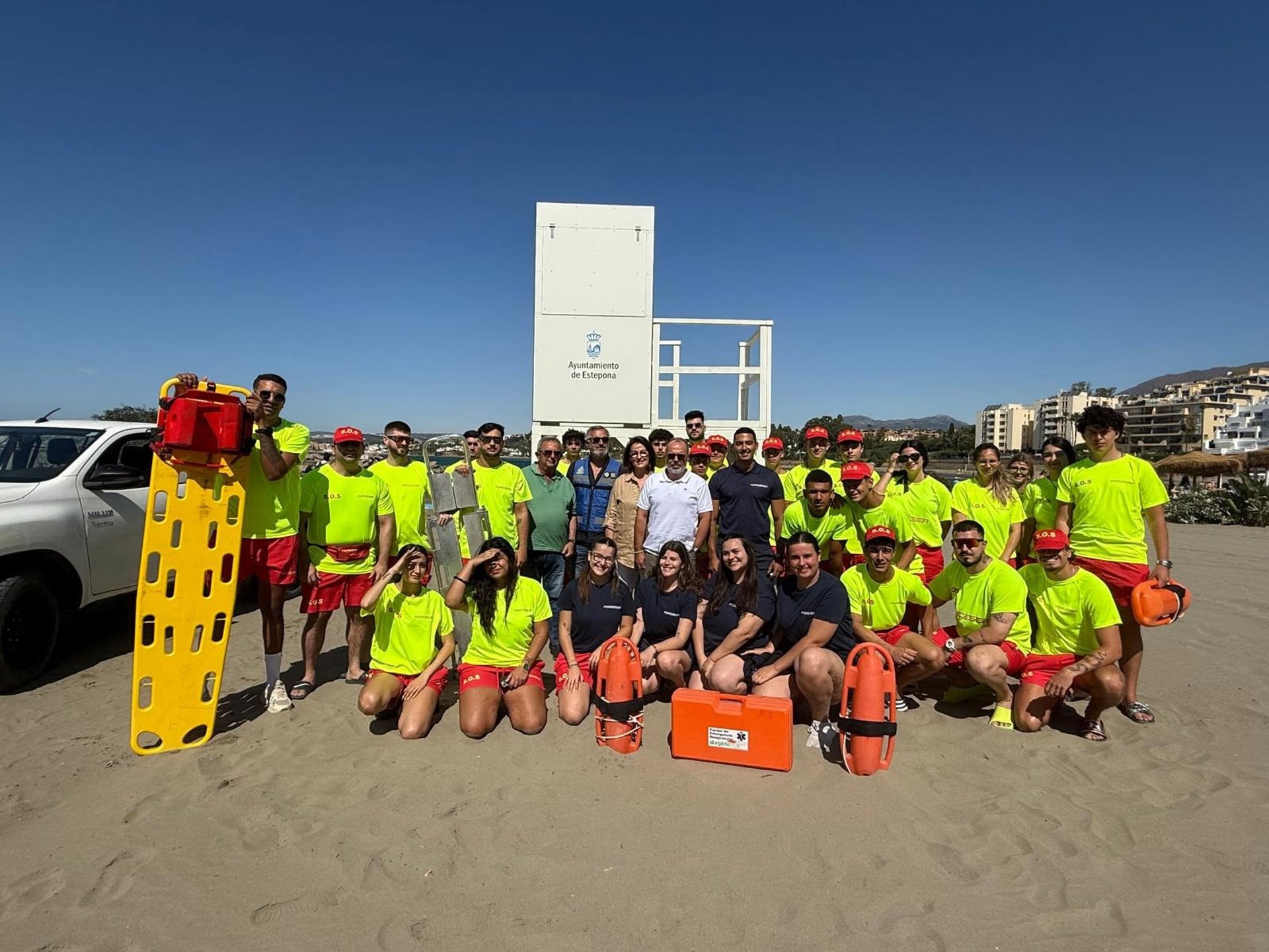 El Ayuntamiento de Estepona activa el servicio de salvamento y vigilancia en las playas