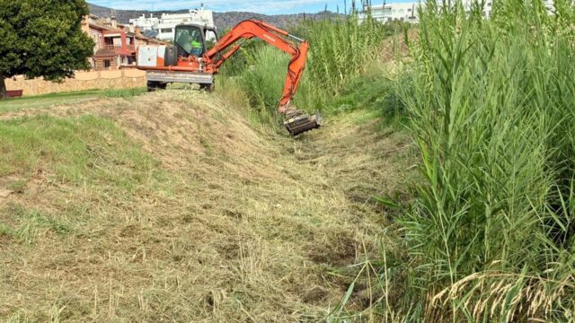 El Ayuntamiento de Torremolinos acomete la limpieza preventiva de arroyos ante la llegada del otoño
