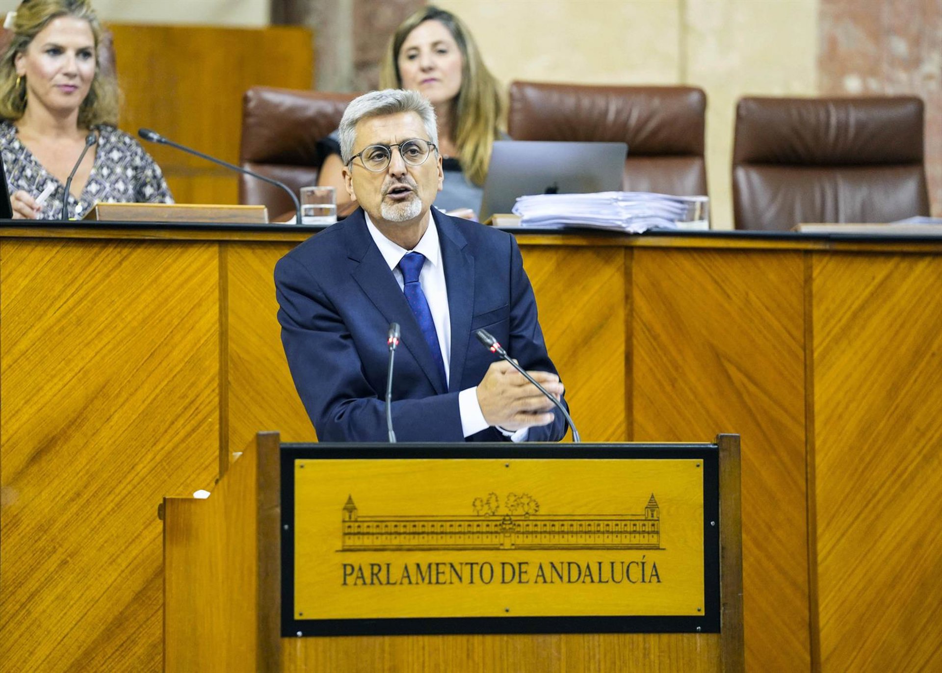 El PSOE critica que Moreno "entrega a Vox la principal industria de Málaga para mantenerse en el poder"