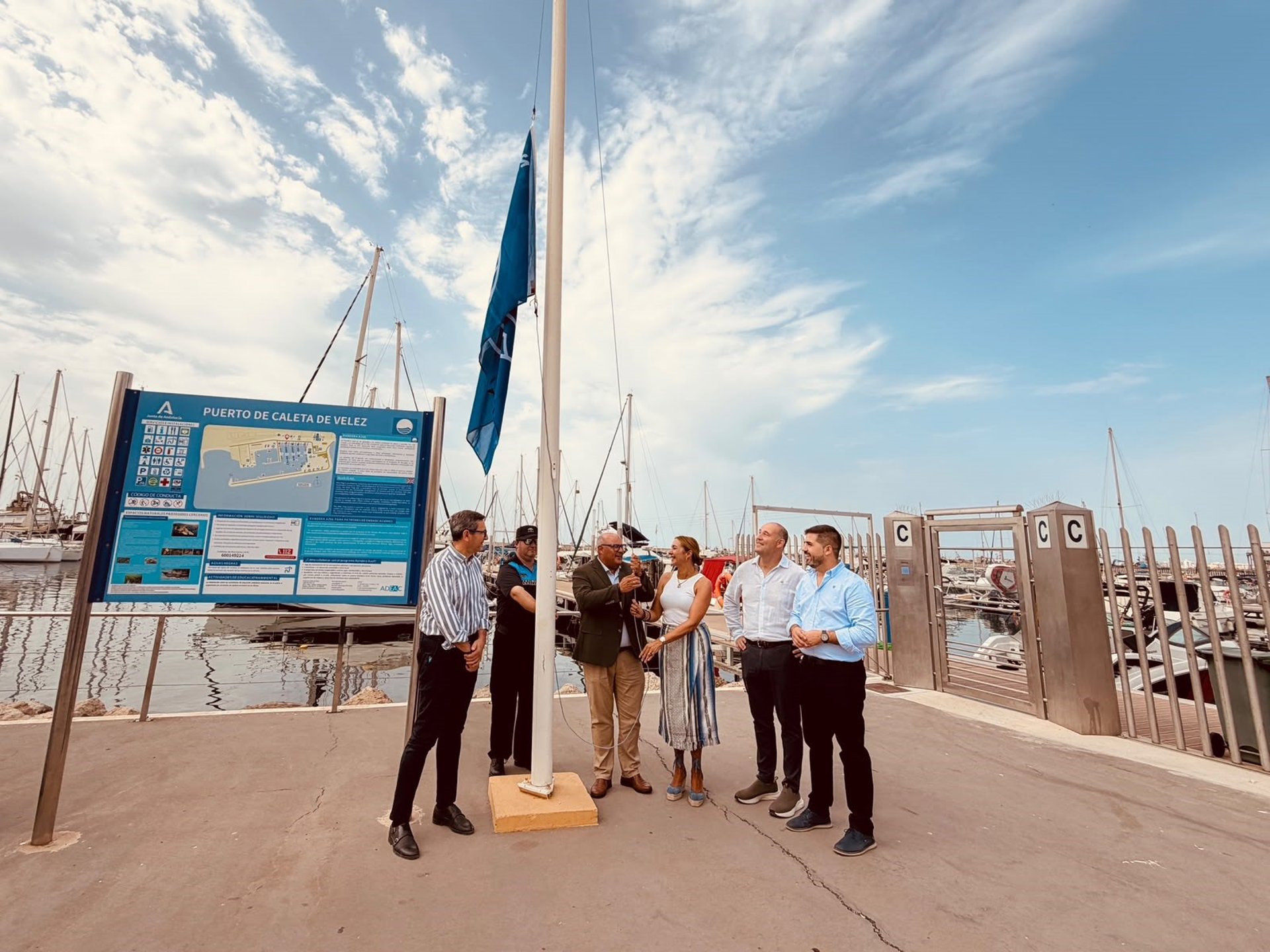 El Puerto de Caleta de Vélez recupera la Bandera Azul tras la modernización de sus instalaciones