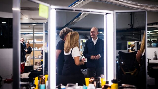 El alcalde de la capital visita a el set de rodaje de la serie 'Far Cry'