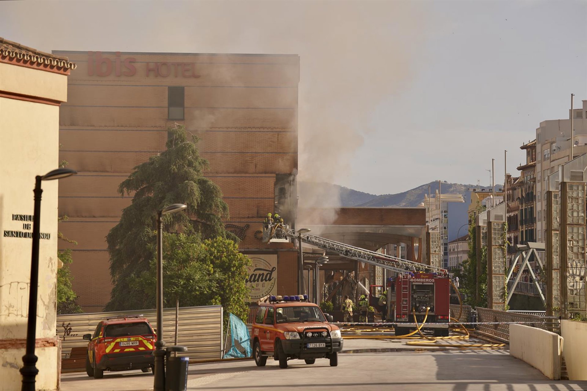 El incendio del hotel de Málaga "no alteró el estado de la calidad del aire del entorno"