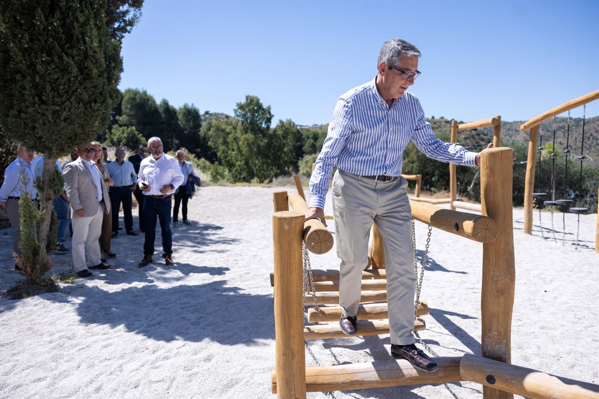 El área recreativa de La Viñuela estrena nuevo mobiliario y equipamiento y más zonas verdes