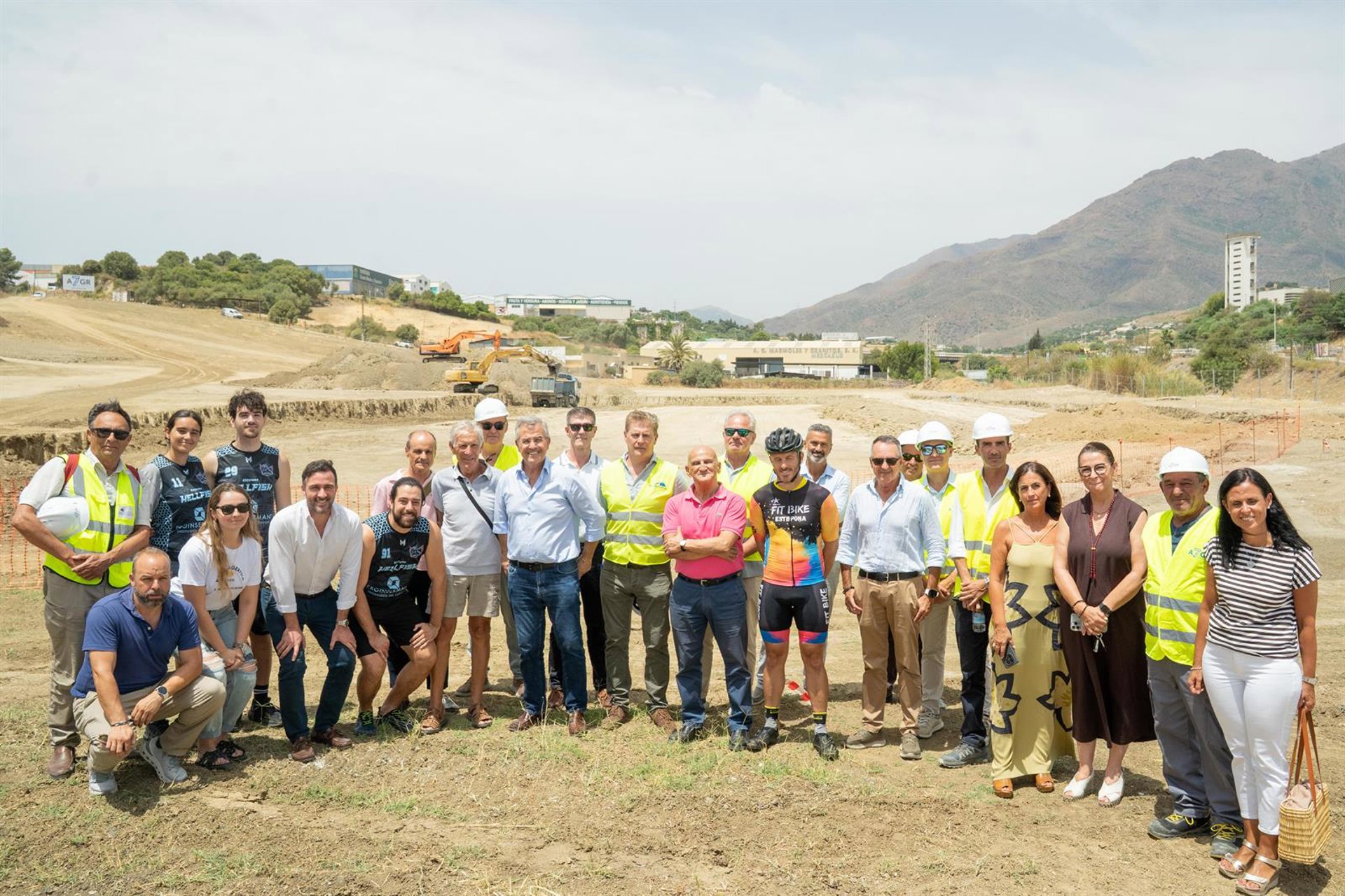 Estepona coloca la primera piedra en la obra del futuro velódromo que incluirá un campo de fútbol 11