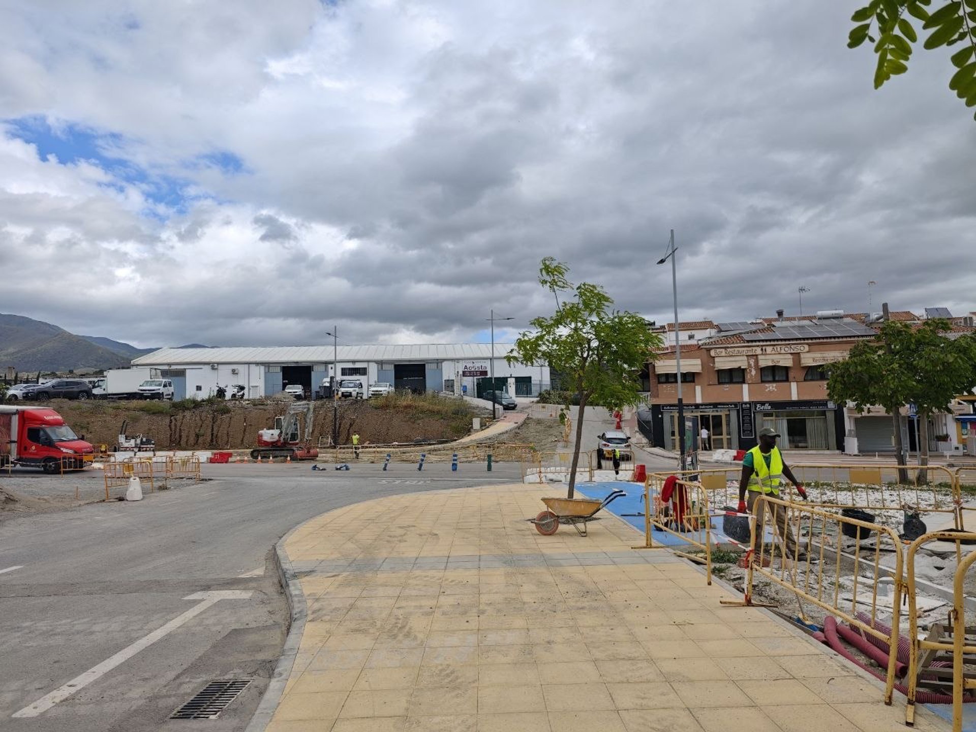 Estepona reanuda las obras de la glorieta de José Martín Méndez, que avanzan hacia su fase final