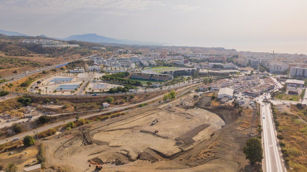 Estepona ultima la excavación del futuro velódromo, que contará con pistas de ciclismo, fútbol 11 y rugby