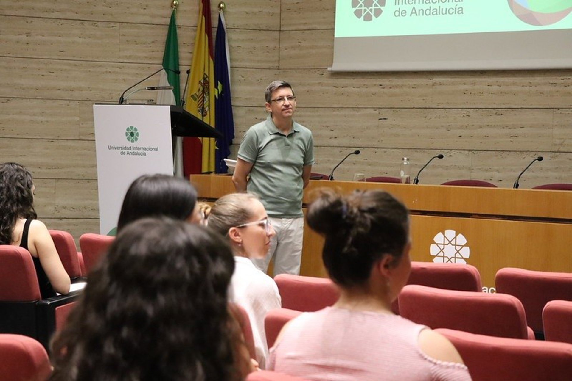 Experto dice que "el 90% de antibióticos que consumimos llega activo al medio ambiente"
