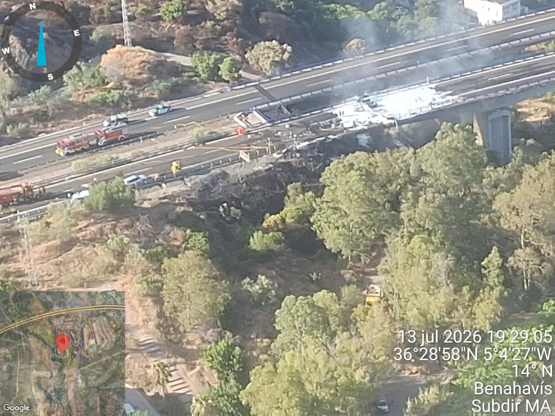Extinguido el incendio de un camión en la AP-7 en Benahavís, sin afección a la zona forestal