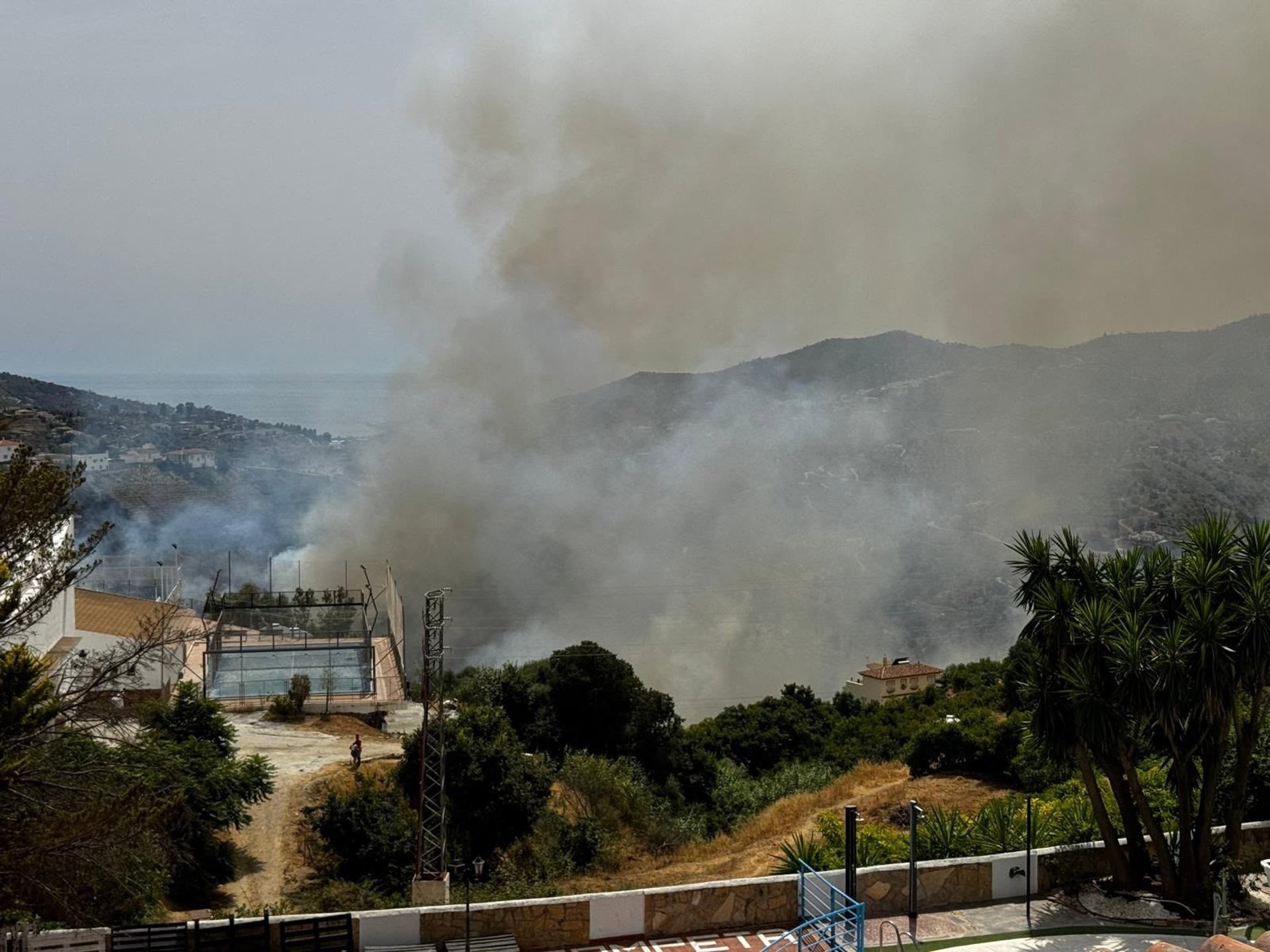 Instalado en Cómpeta el Puesto de Mando Avanzado para hacer seguimiento del incendio de Árchez