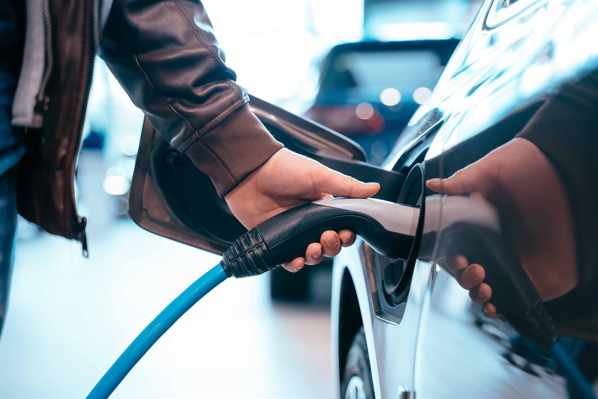 Investigadores de la UMA hallan una solución contra las ciberamenazas de las estaciones de carga de coches