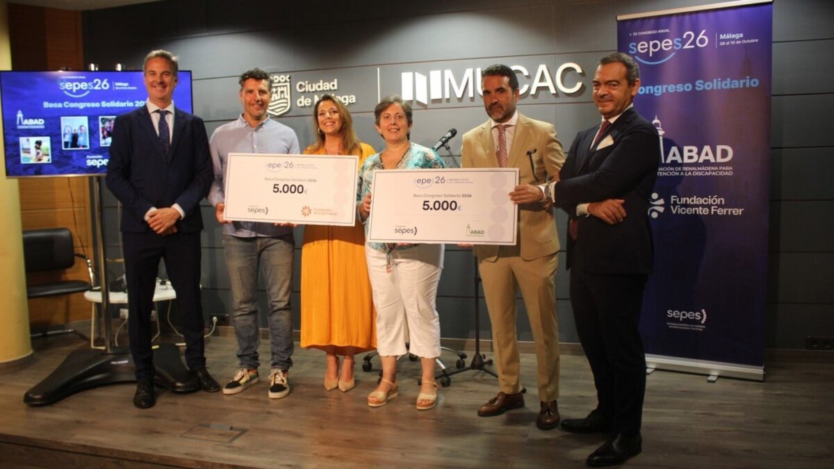 La Fundación Sepes entrega 10.000 euros en becas solidarias y anuncia su congreso internacional en Málaga