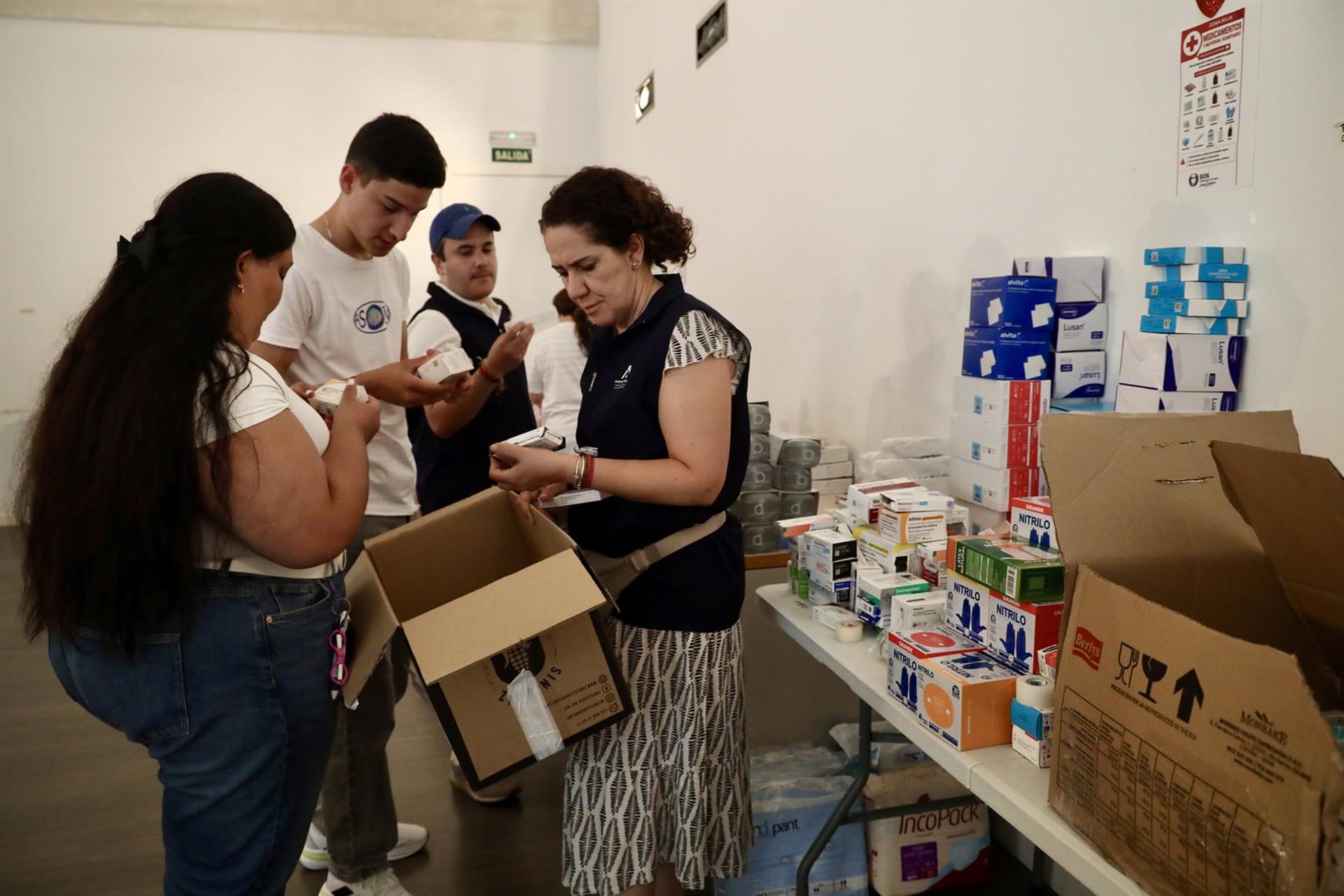 La ciudad de Málaga recoge más de cuatro toneladas de material sanitario para los damnificados en Venezuela