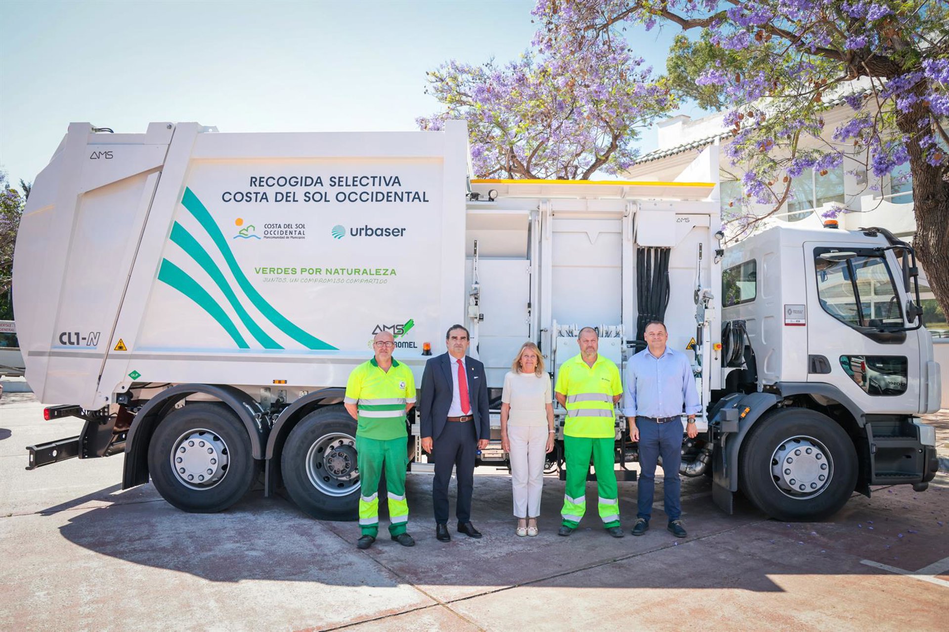 Mancomunidad y Urbaser presentan cuatro nuevos vehículos de recogida de residuos en Marbella y Casares
